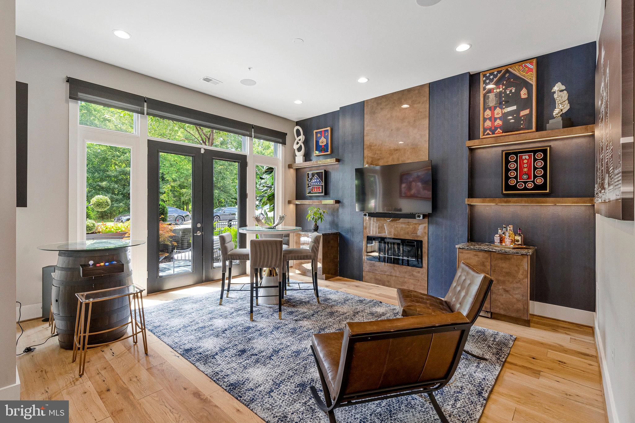 ONE LOUDOUN - Residential