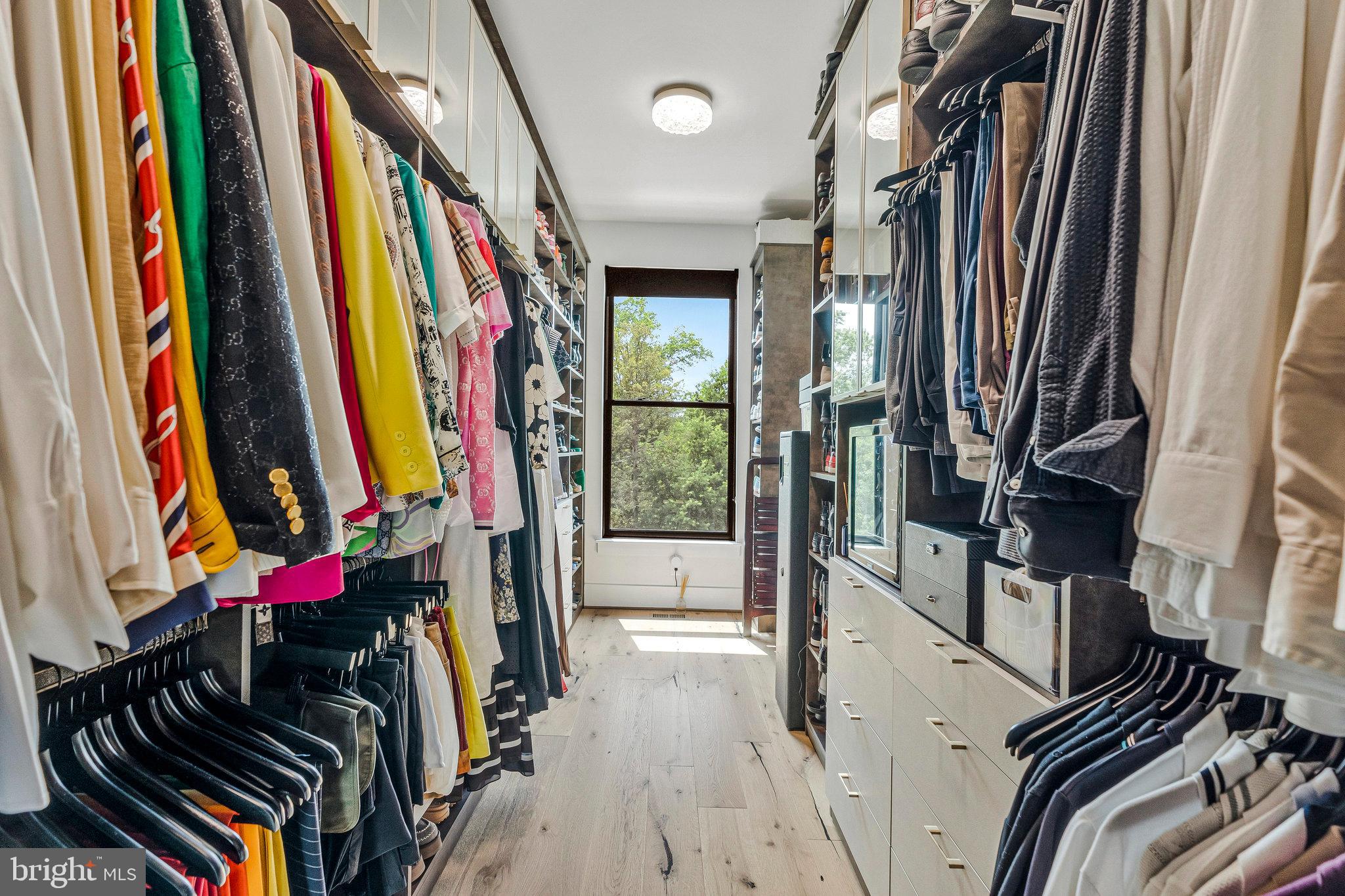 ONE LOUDOUN - Residential