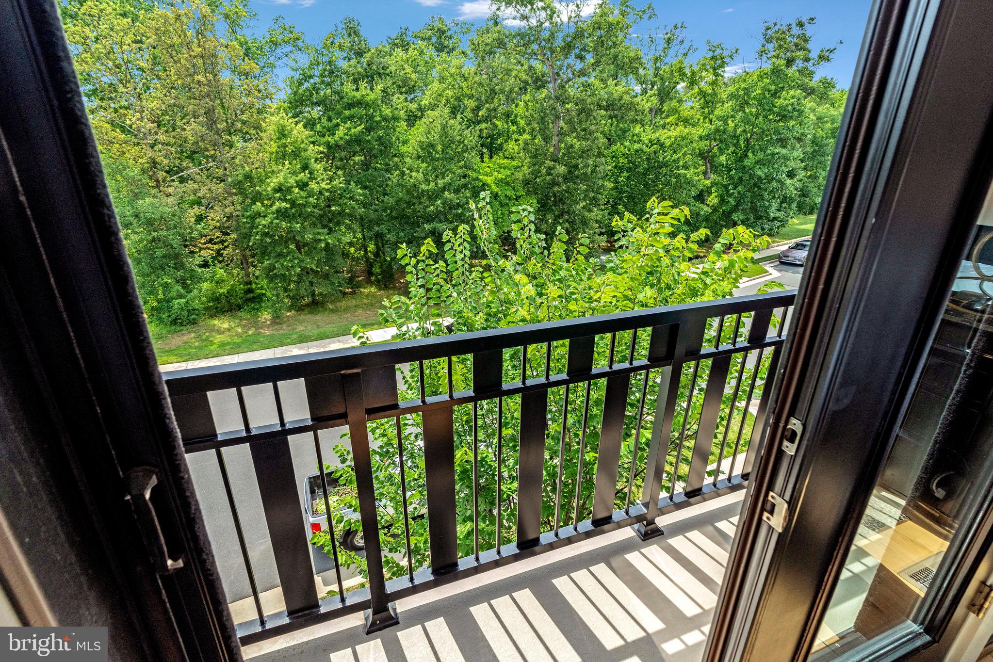 ONE LOUDOUN - Residential