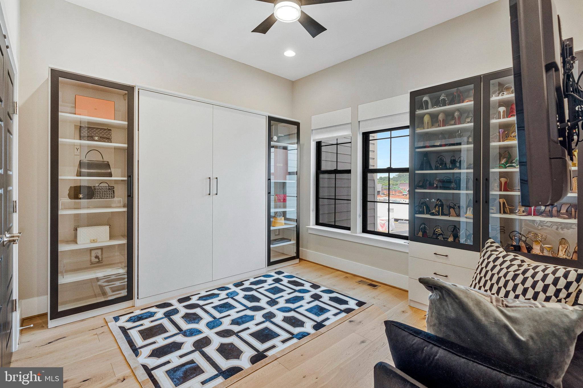 ONE LOUDOUN - Residential