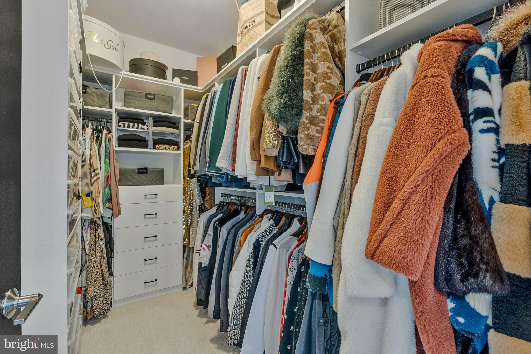 ONE LOUDOUN - Residential