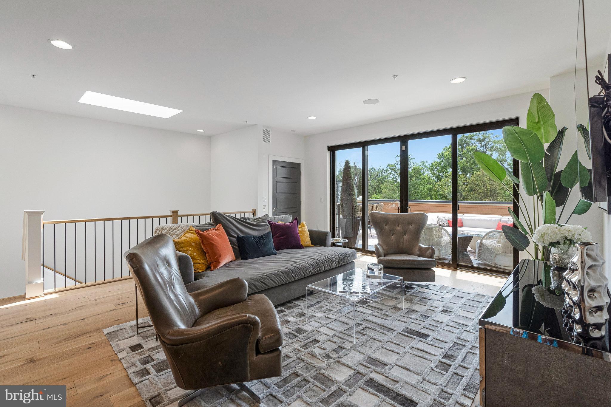 ONE LOUDOUN - Residential