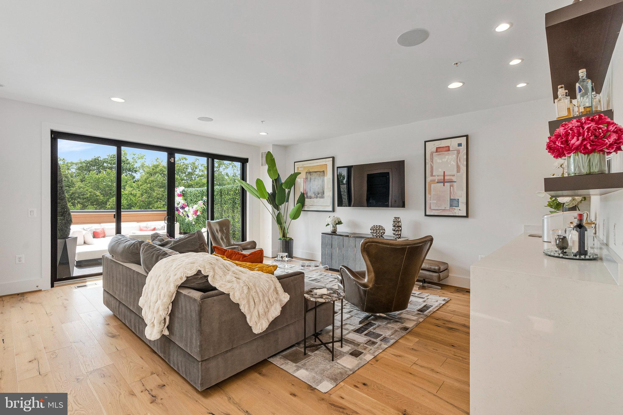 ONE LOUDOUN - Residential