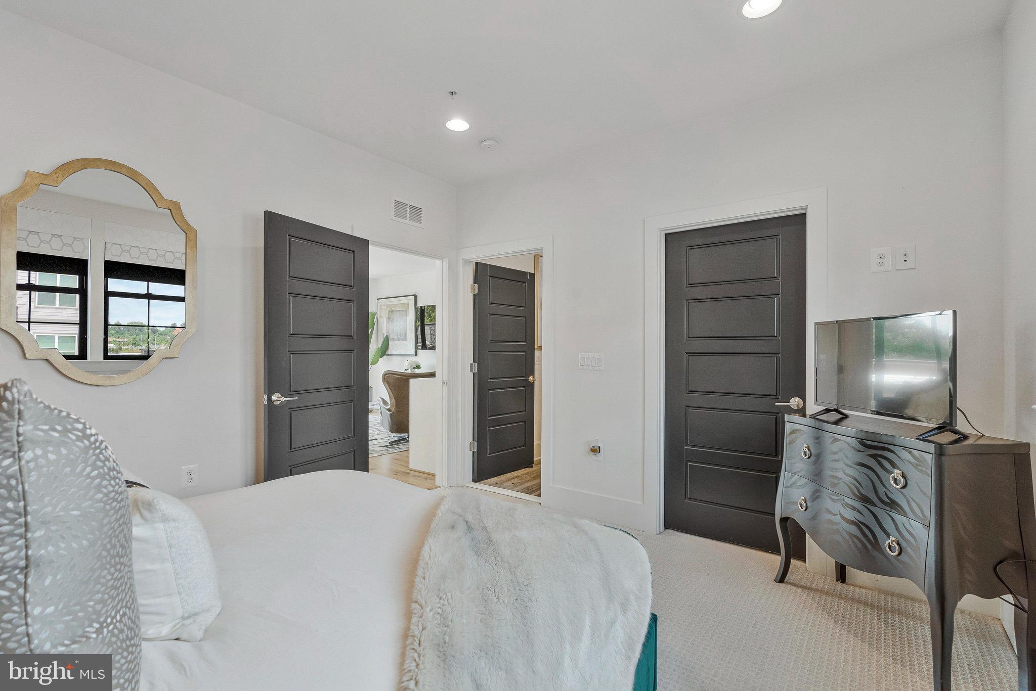 ONE LOUDOUN - Residential