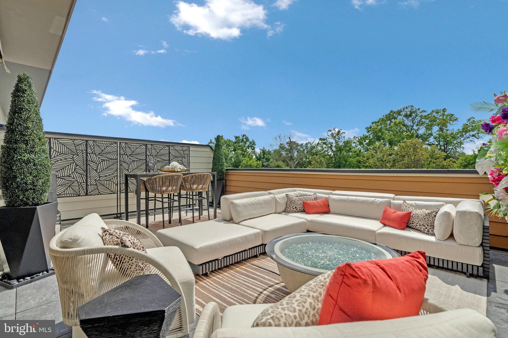 ONE LOUDOUN - Residential