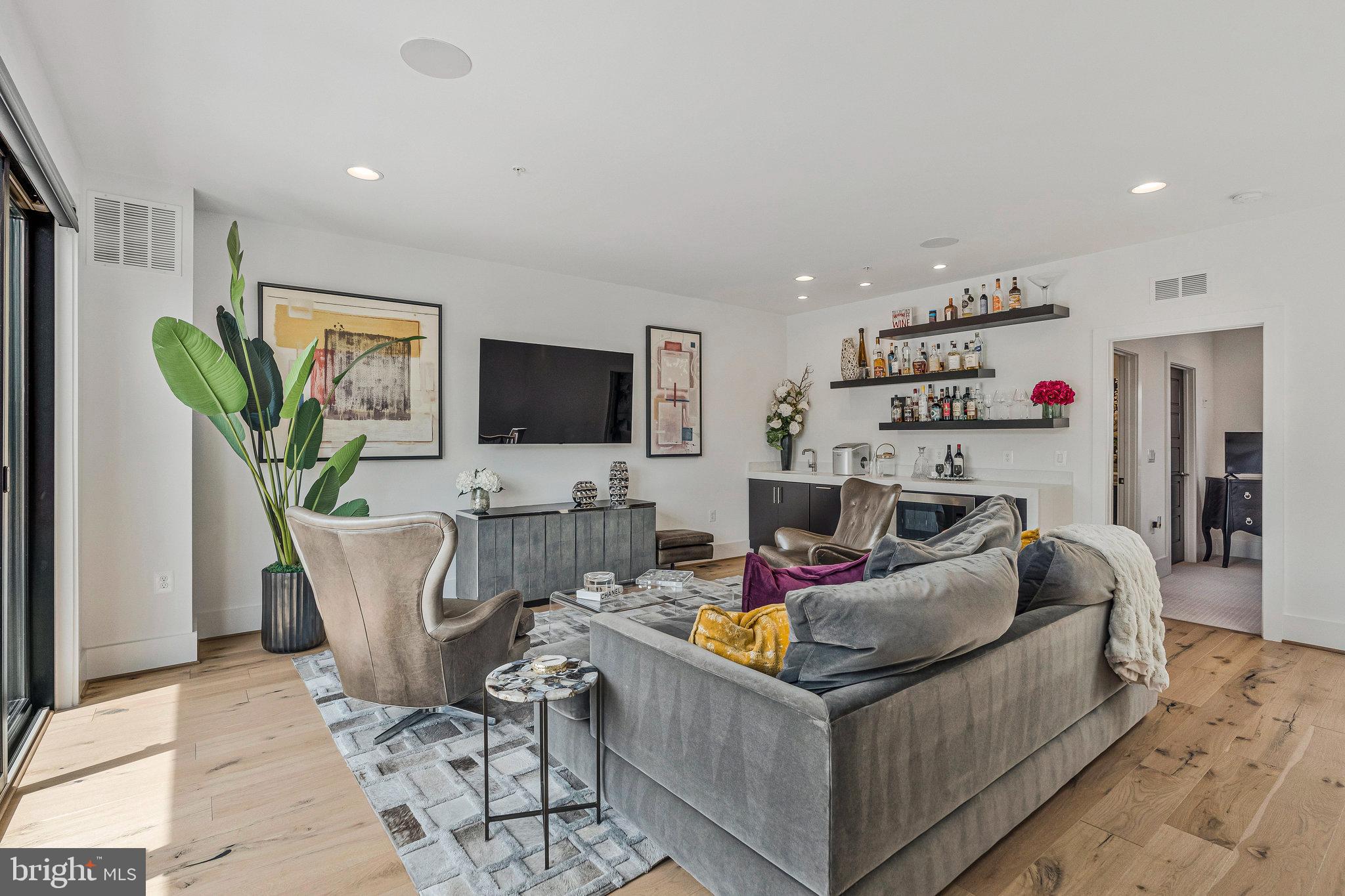 ONE LOUDOUN - Residential