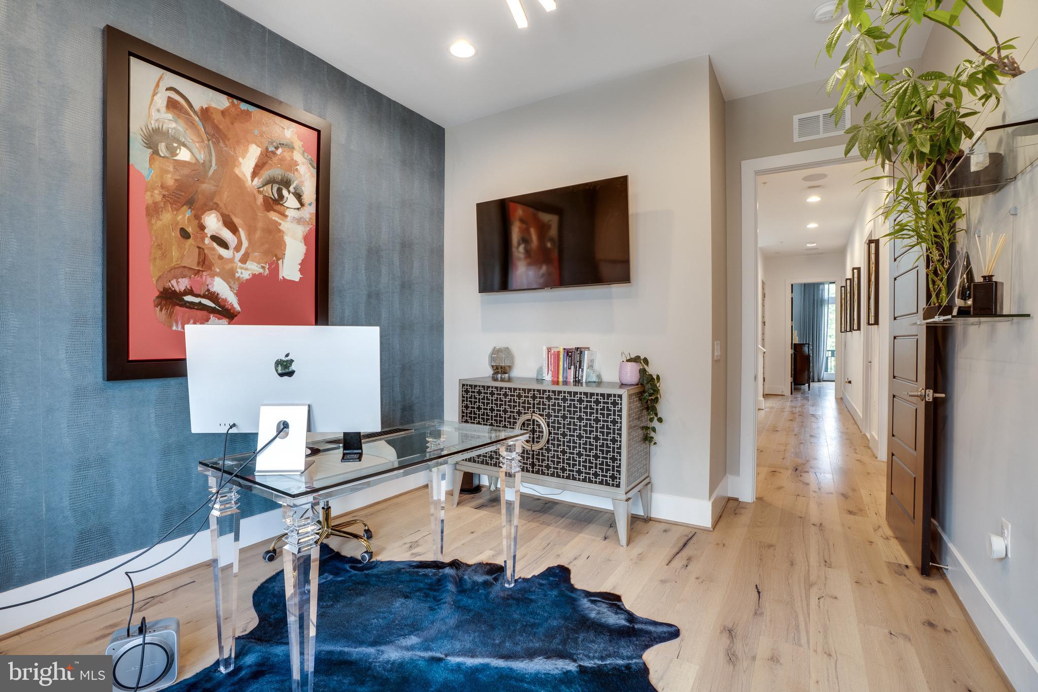 ONE LOUDOUN - Residential