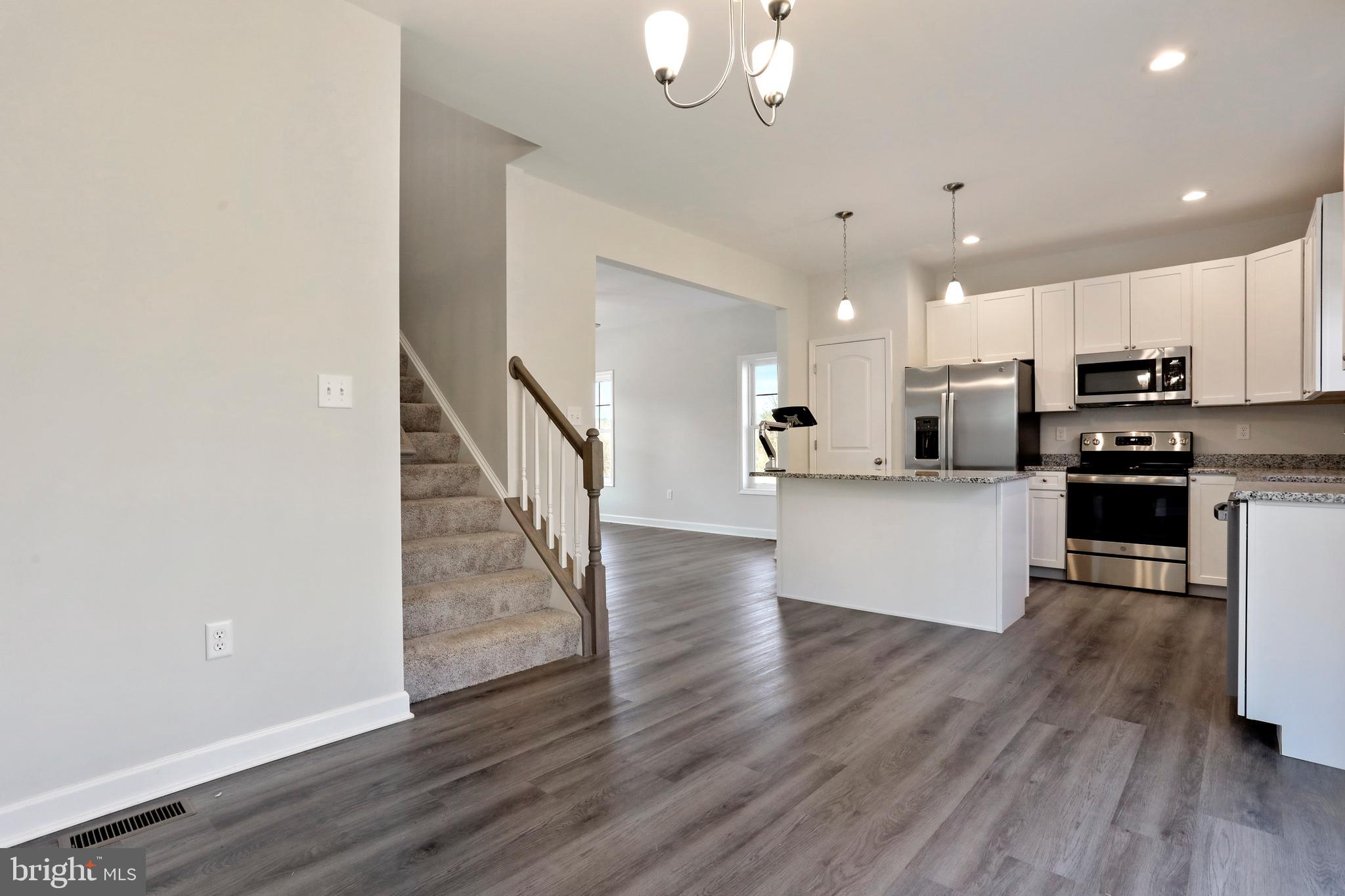 MIDDLE CREEK VISTAS - Residential