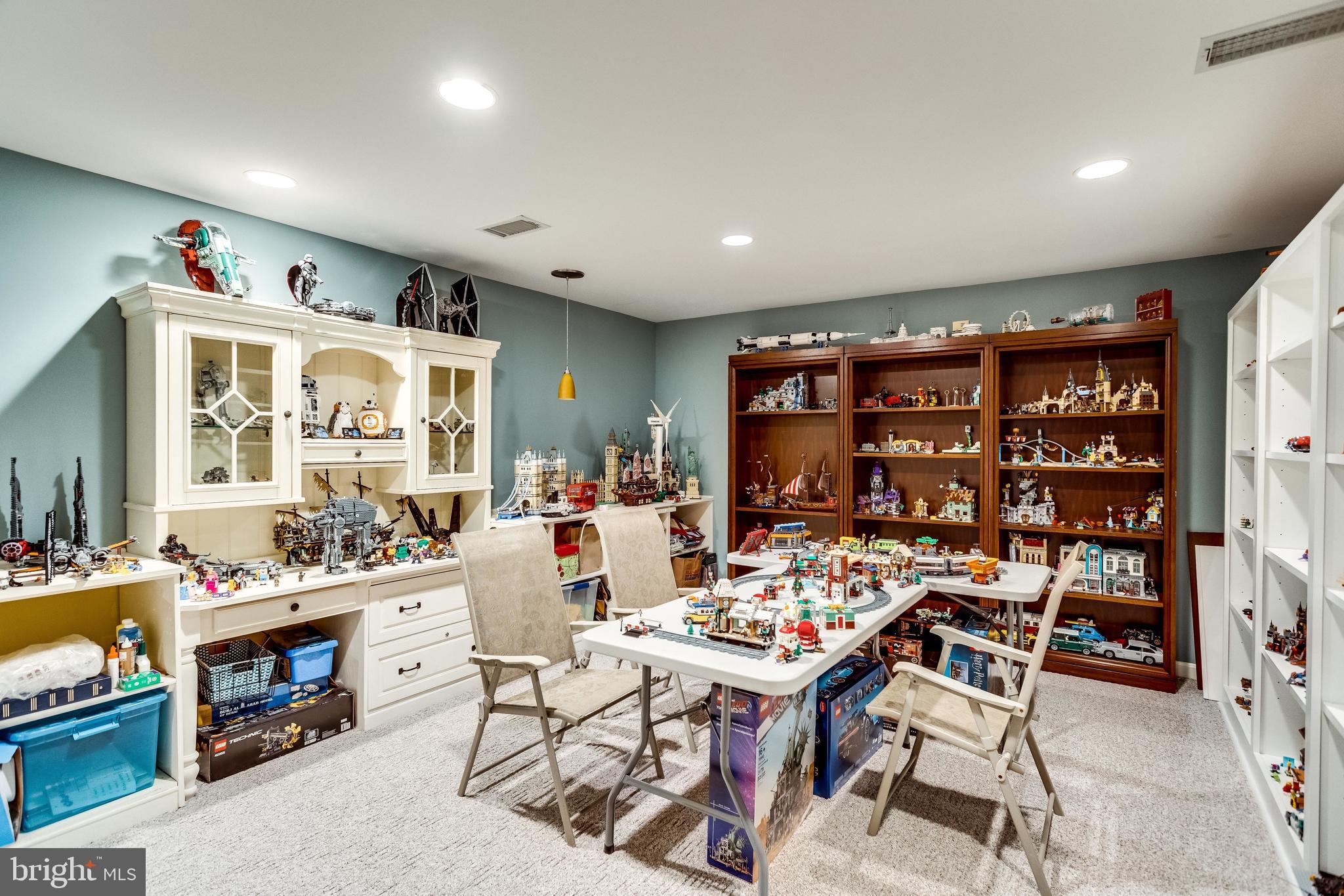 DOGWOOD KNOLLS - Residential