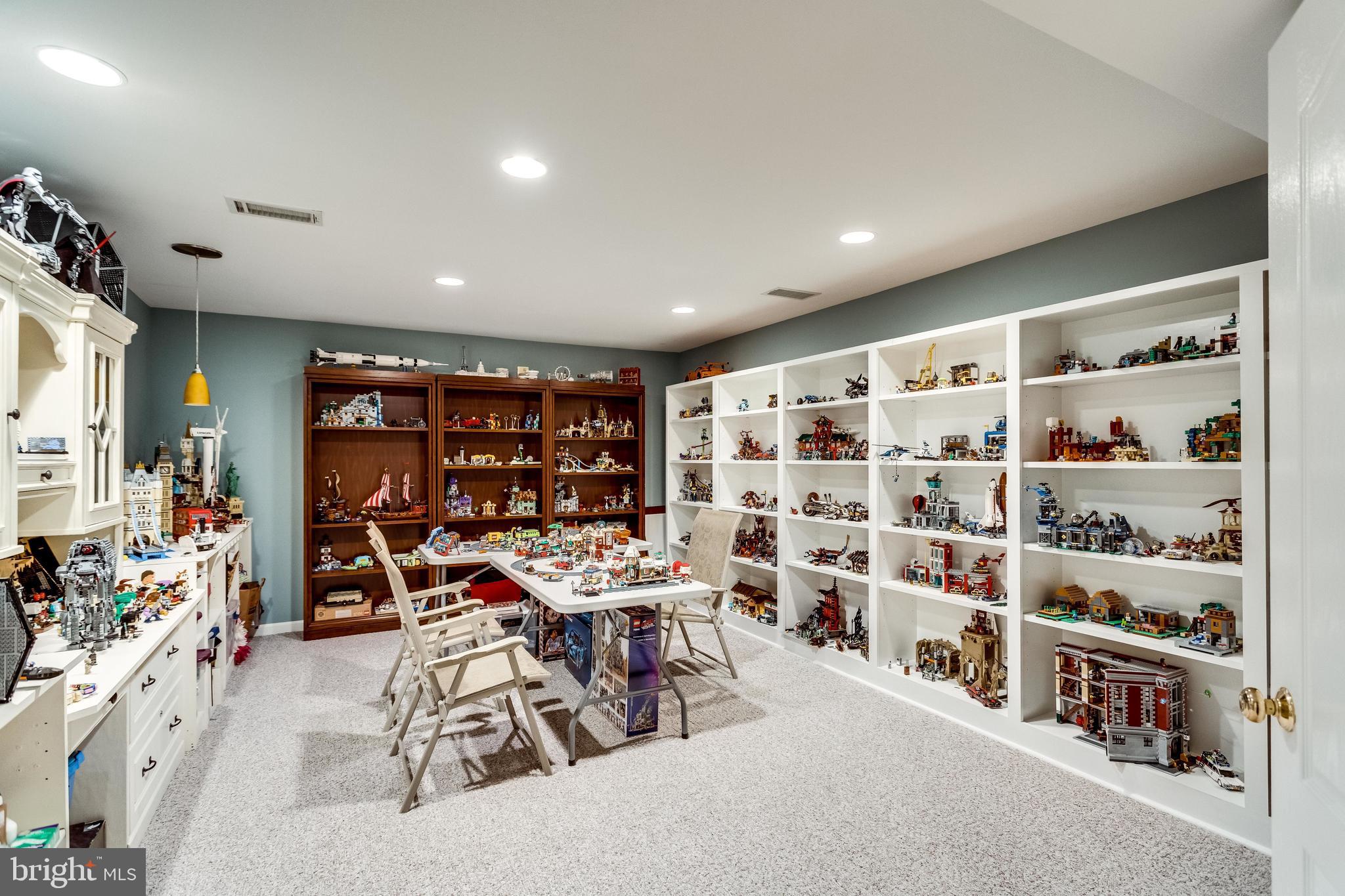 DOGWOOD KNOLLS - Residential