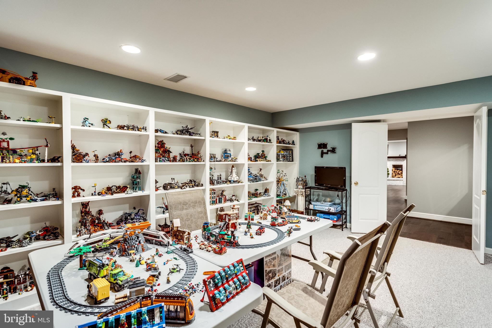 DOGWOOD KNOLLS - Residential