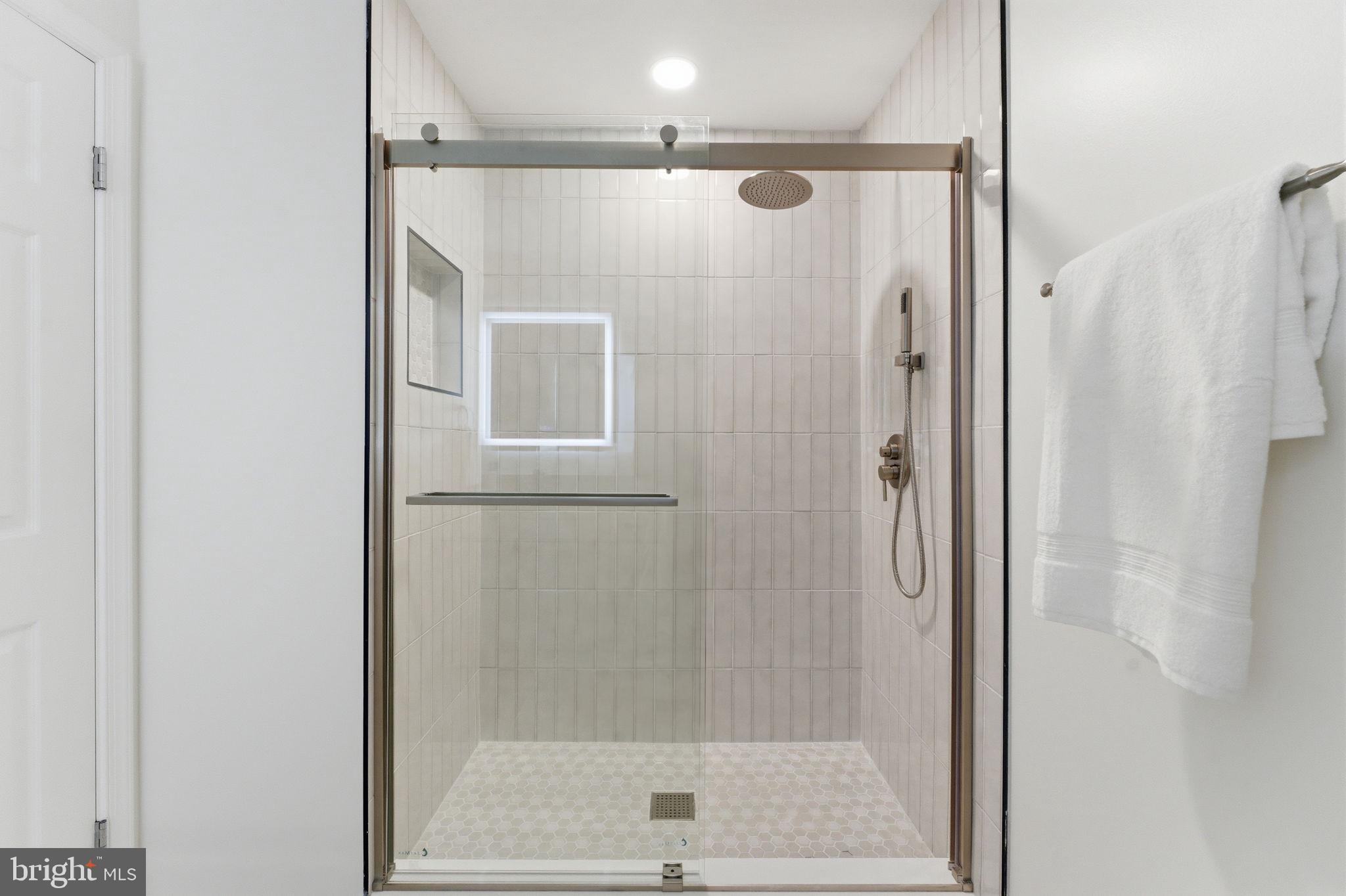 OAKTON VILLAGE - Residential