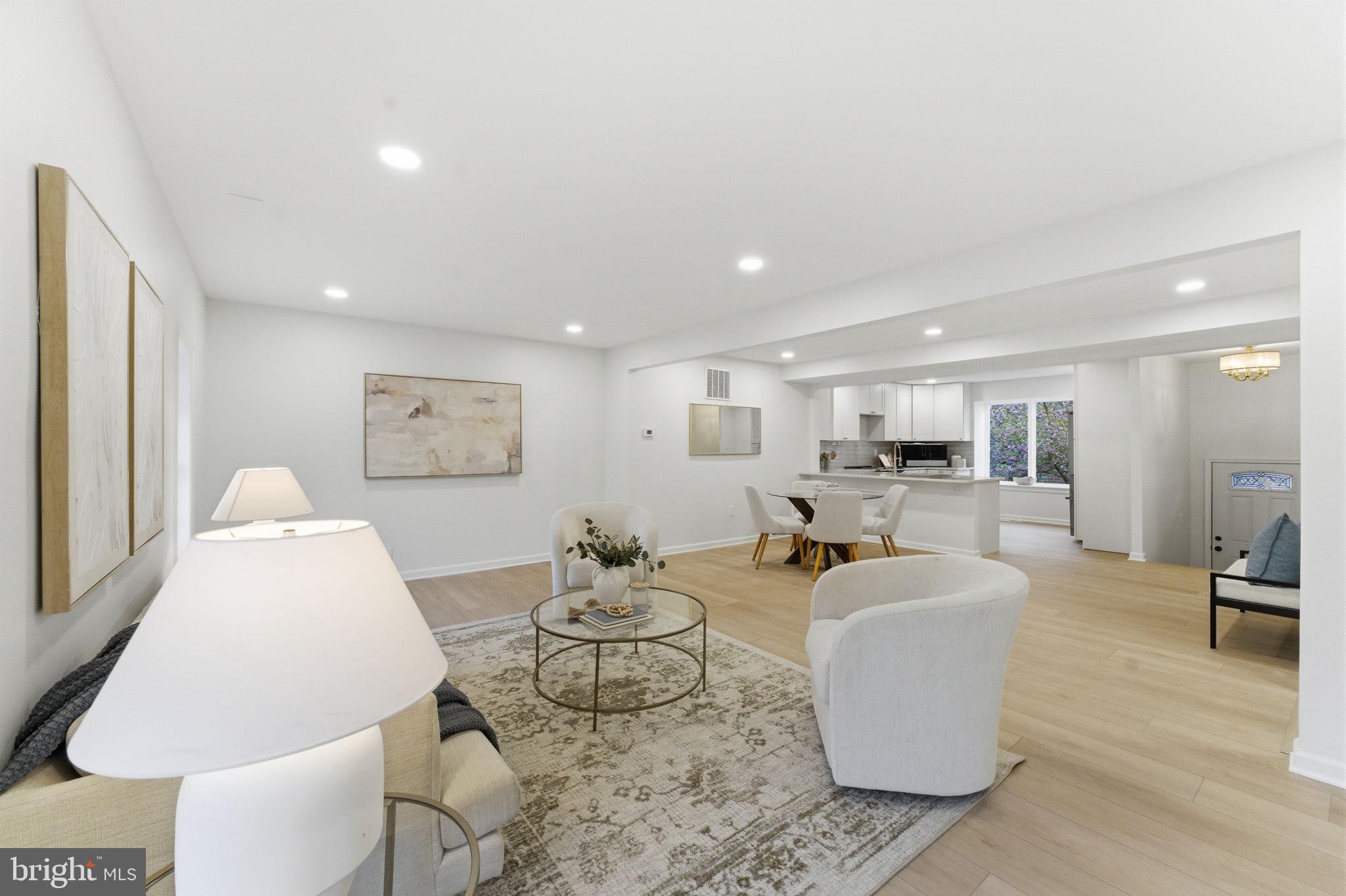 OAKTON VILLAGE - Residential