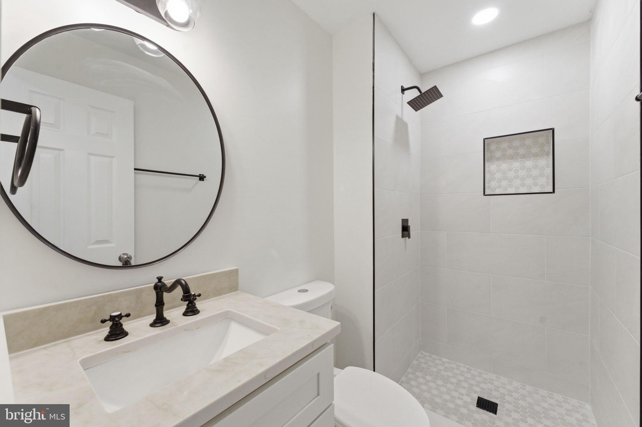 OAKTON VILLAGE - Residential