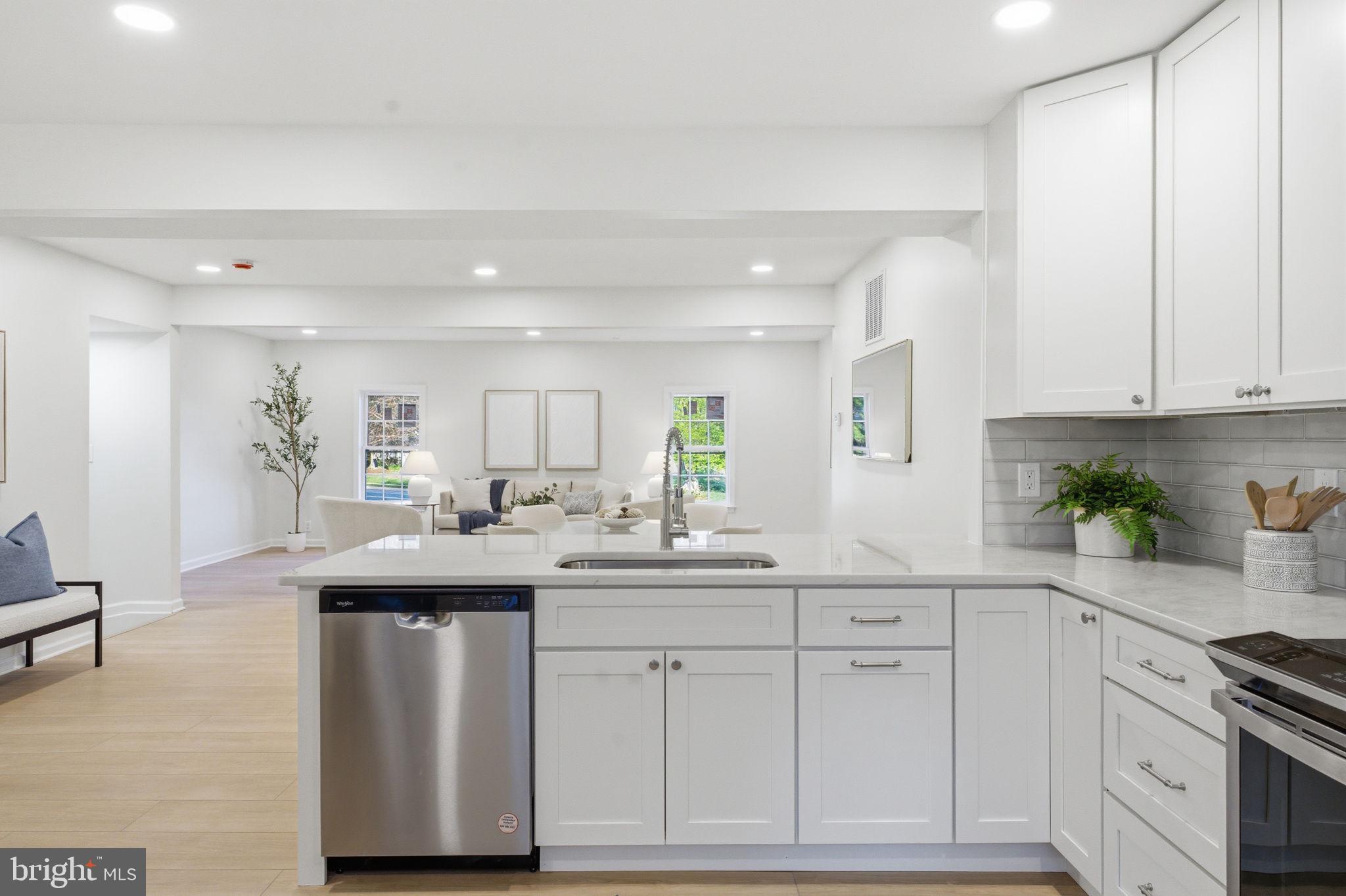 OAKTON VILLAGE - Residential