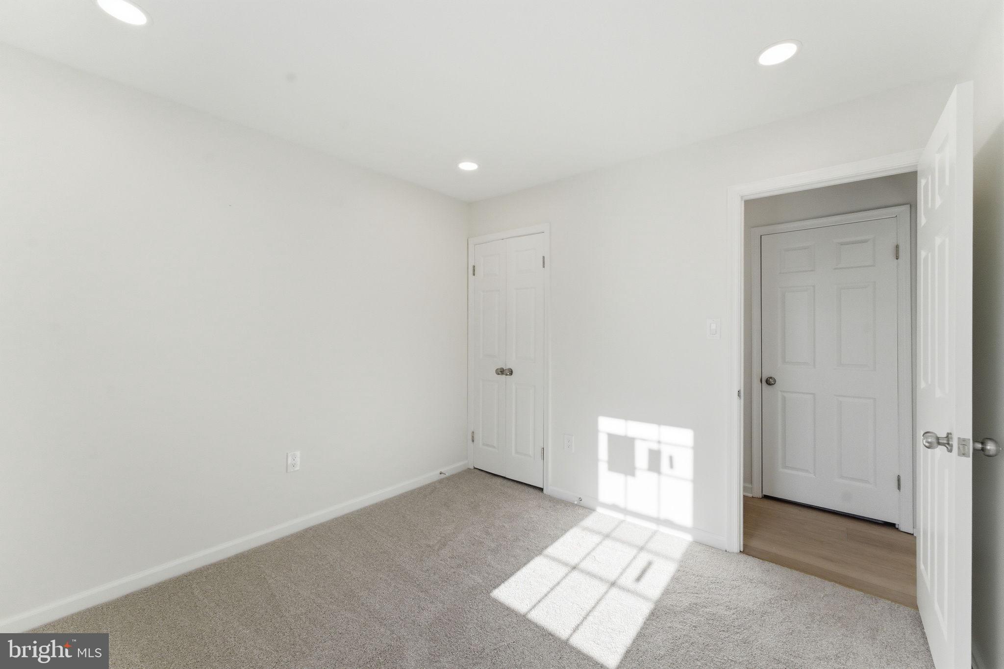 OAKTON VILLAGE - Residential