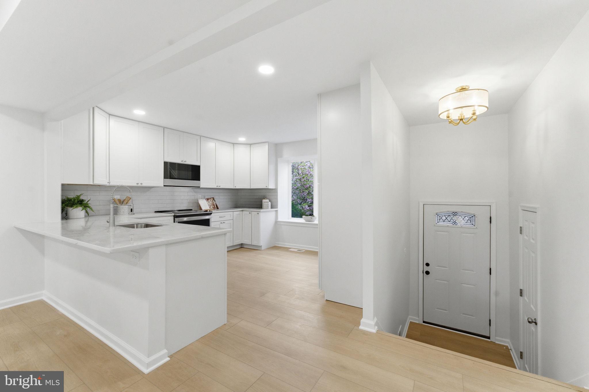 OAKTON VILLAGE - Residential