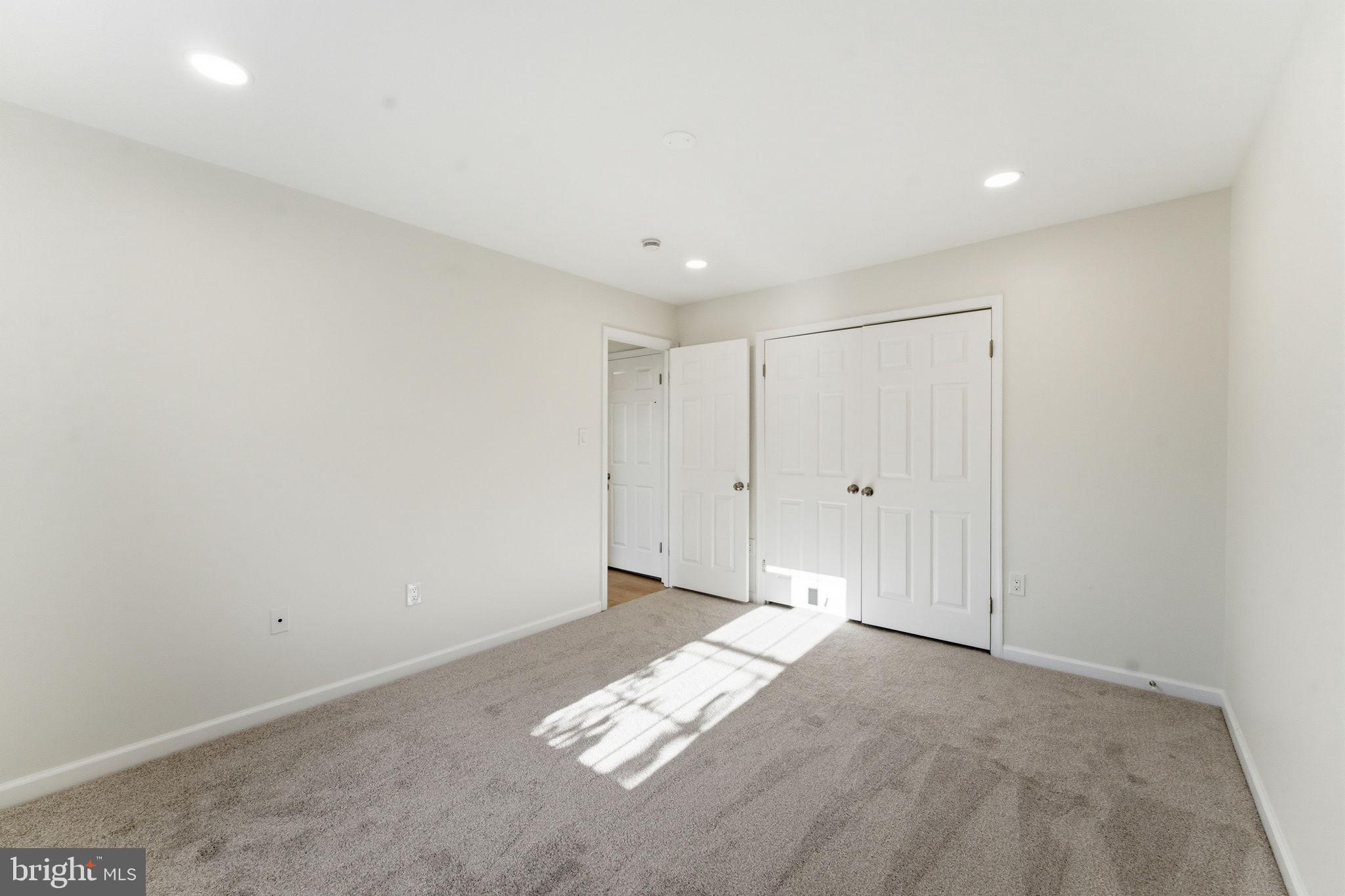 OAKTON VILLAGE - Residential