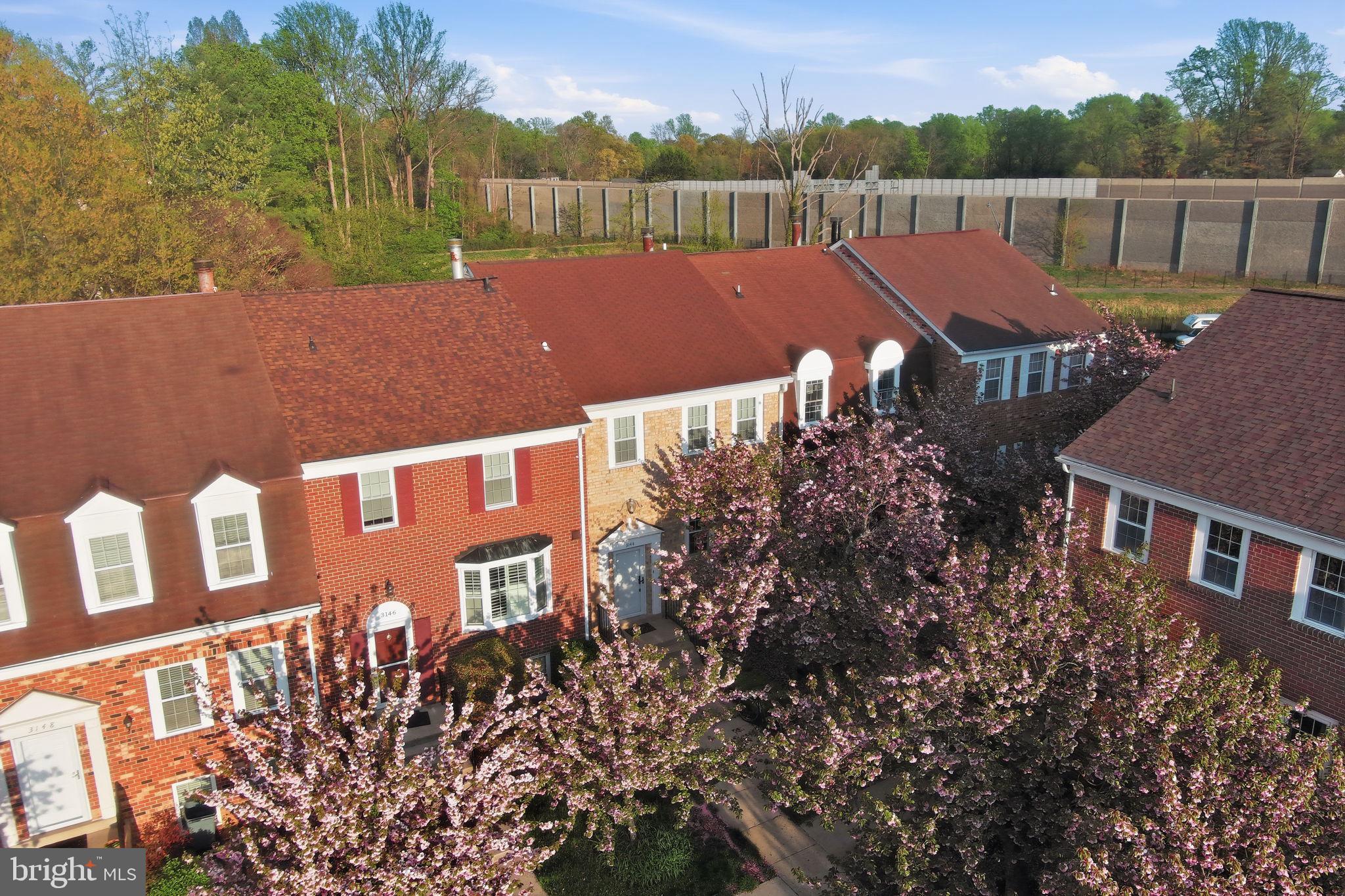 OAKTON VILLAGE - Residential