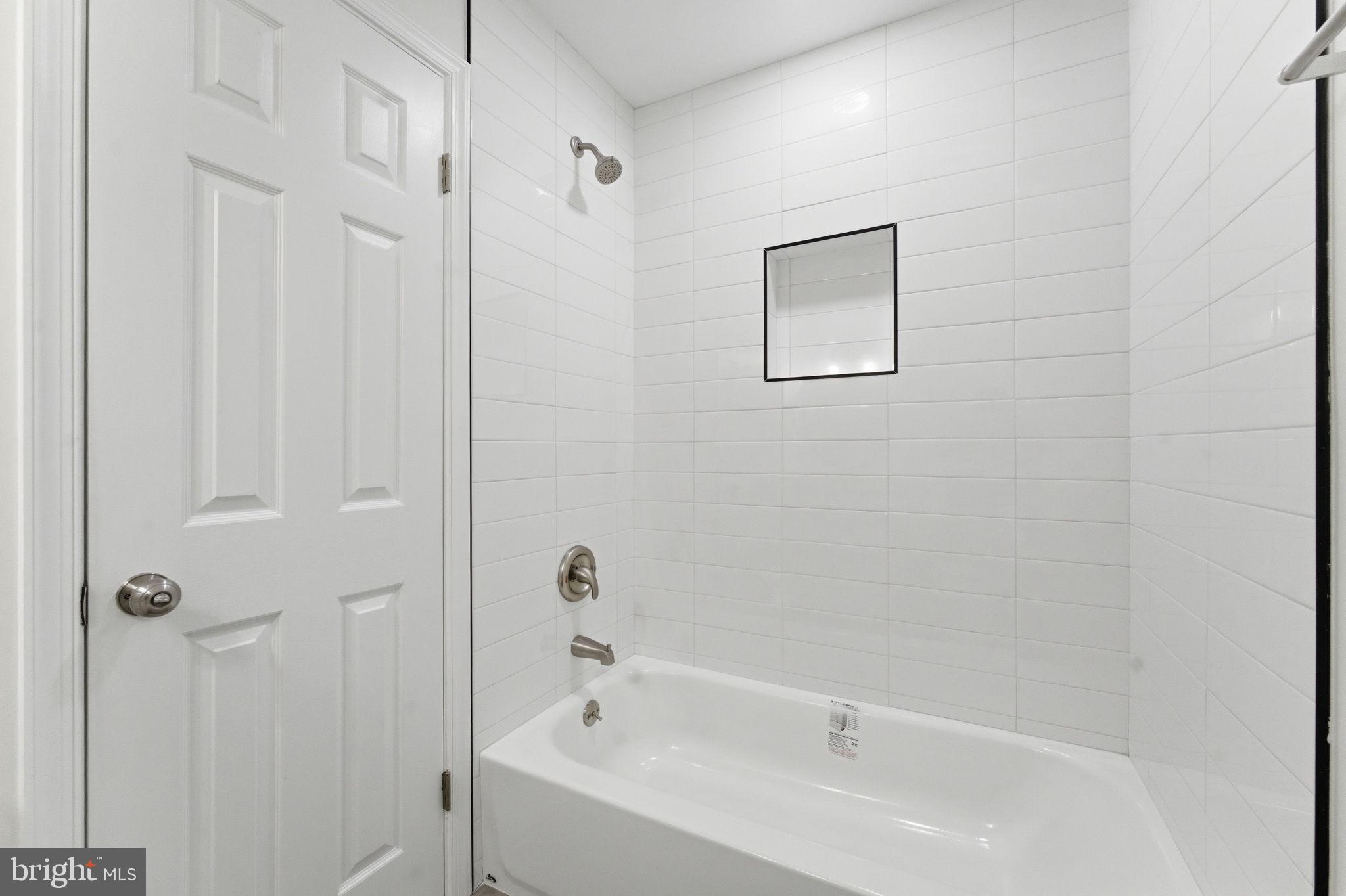 OAKTON VILLAGE - Residential