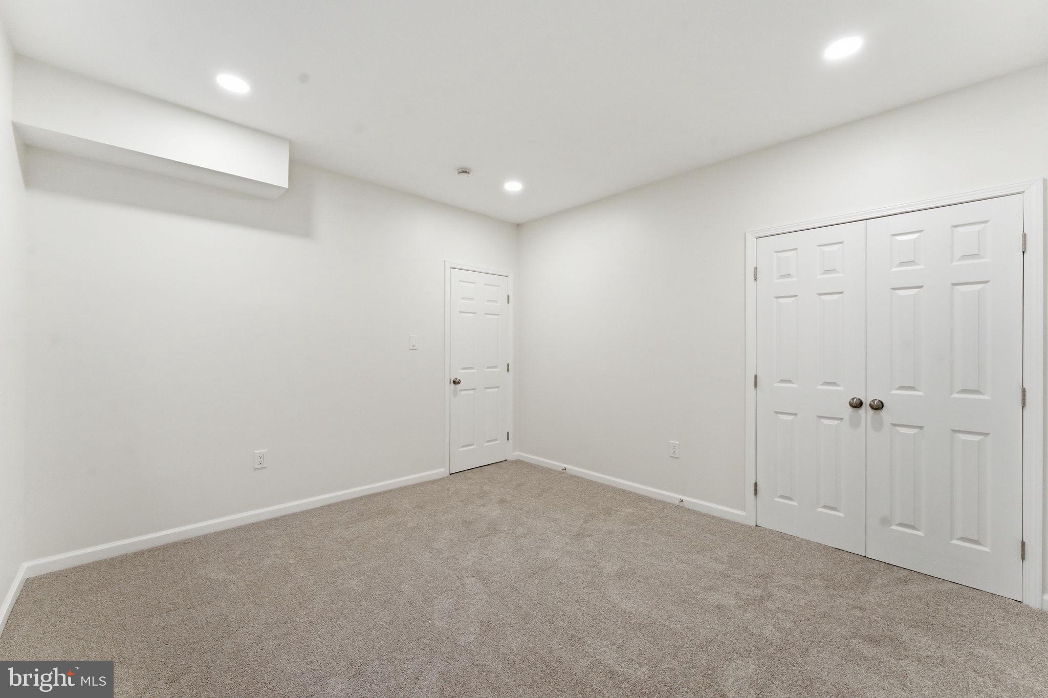 OAKTON VILLAGE - Residential