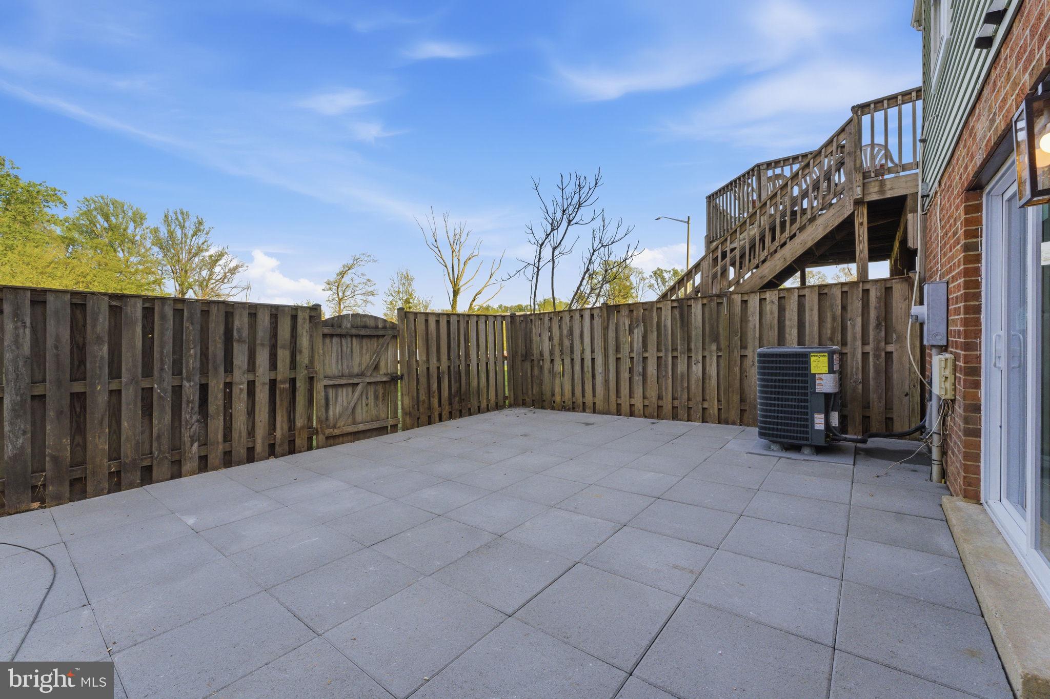 OAKTON VILLAGE - Residential