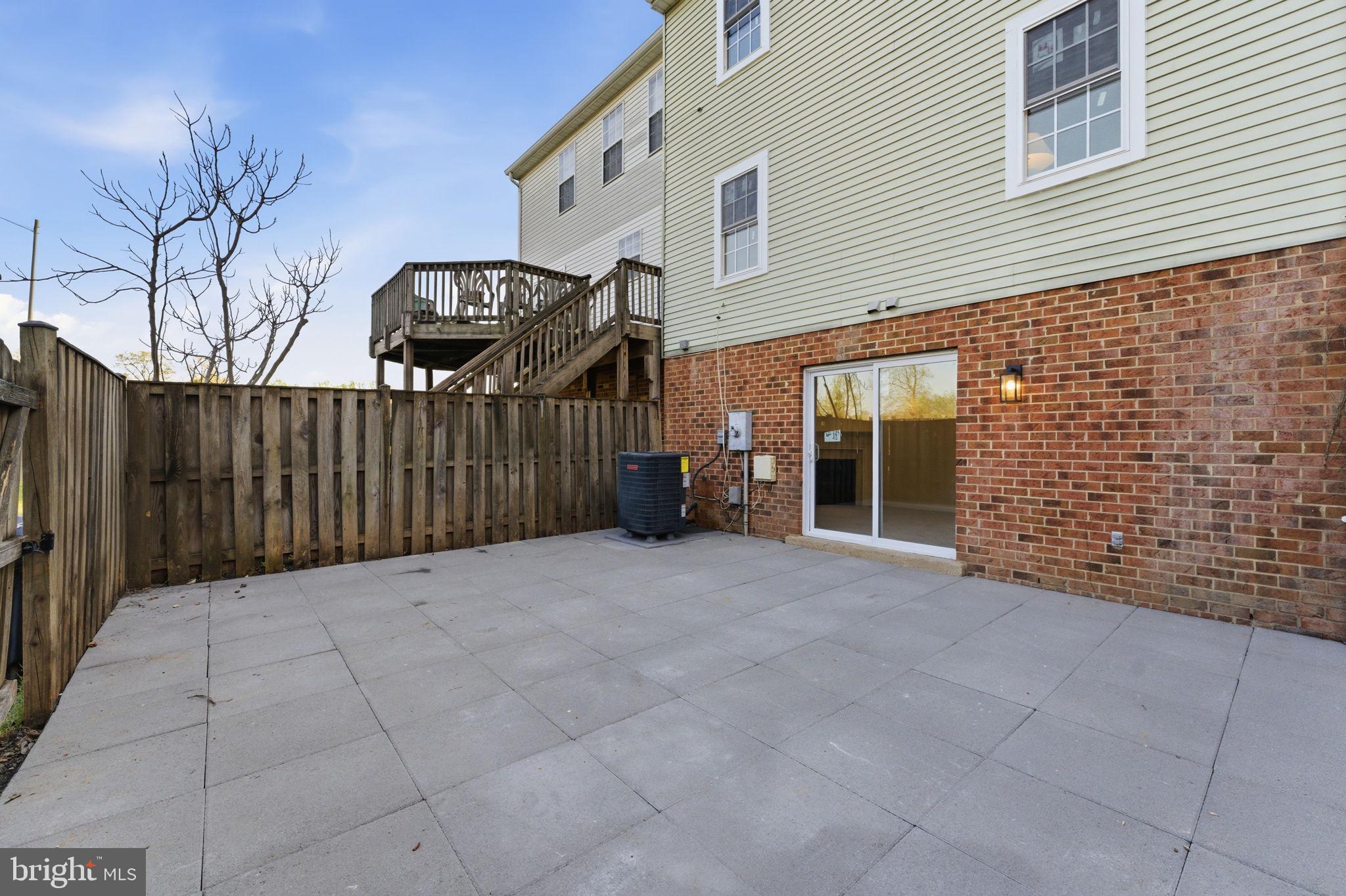 OAKTON VILLAGE - Residential