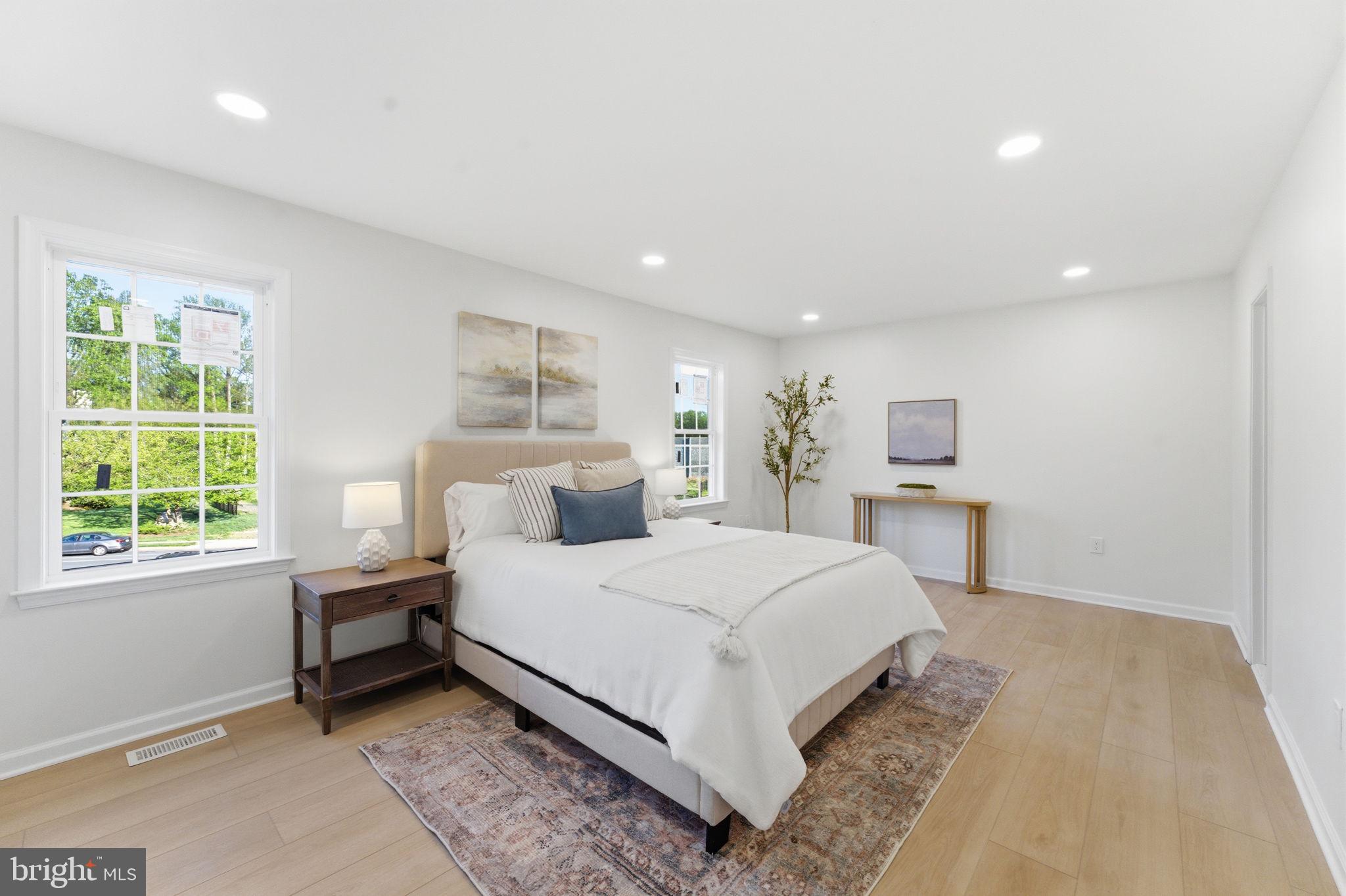 OAKTON VILLAGE - Residential