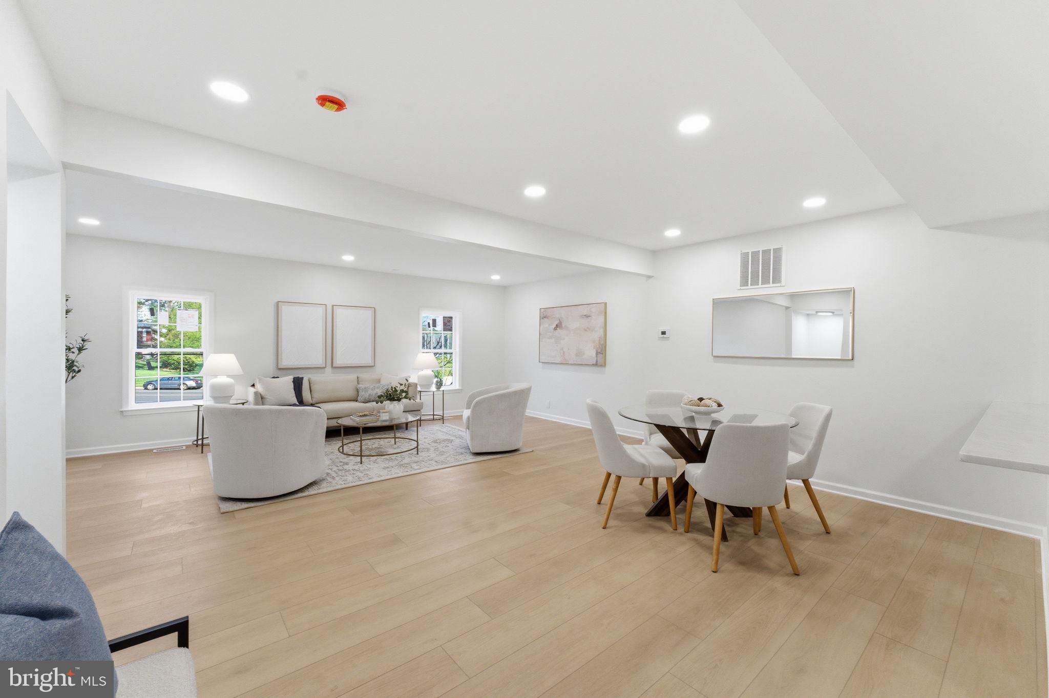 OAKTON VILLAGE - Residential