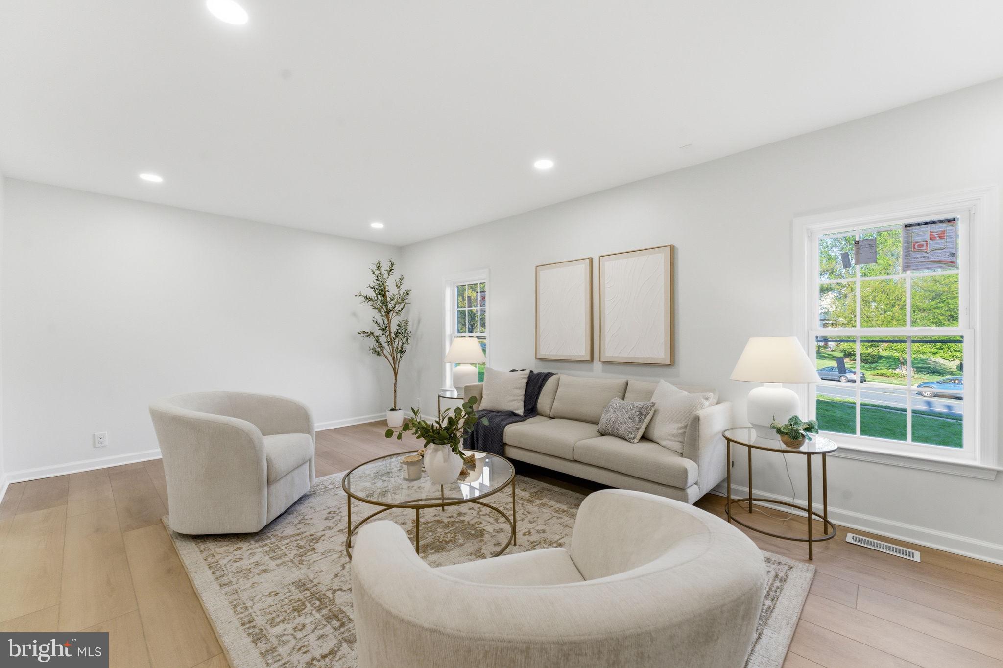 OAKTON VILLAGE - Residential