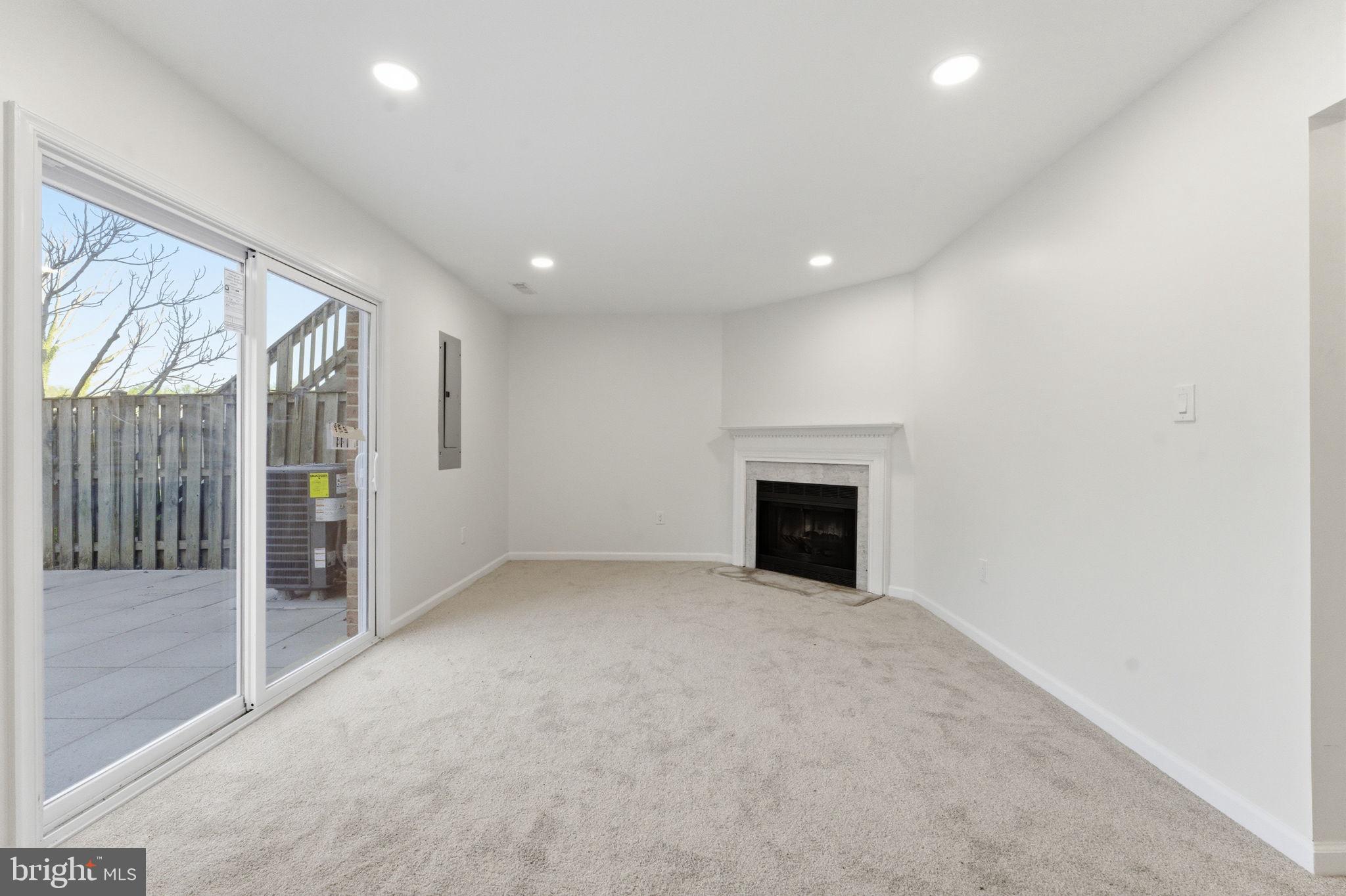 OAKTON VILLAGE - Residential