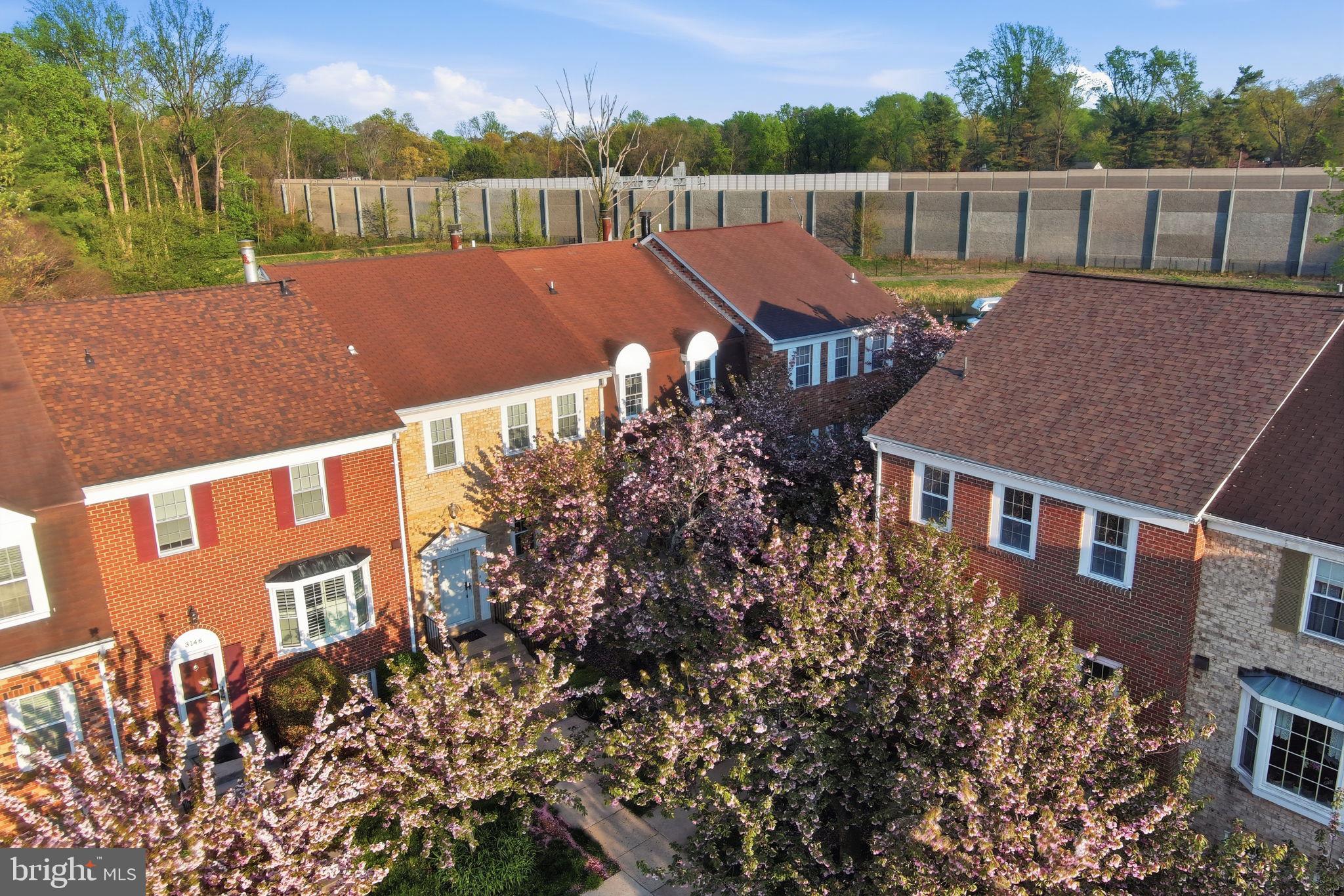 OAKTON VILLAGE - Residential