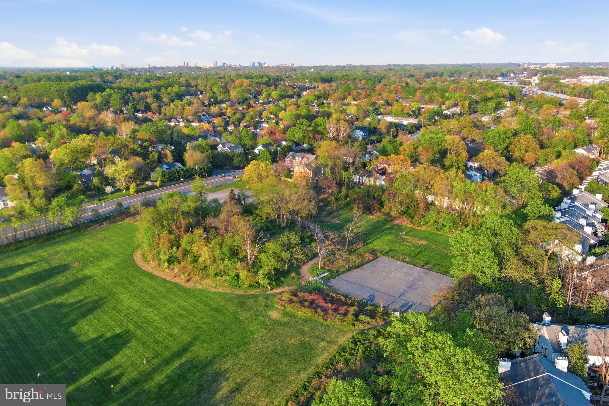 OAKTON VILLAGE - Residential