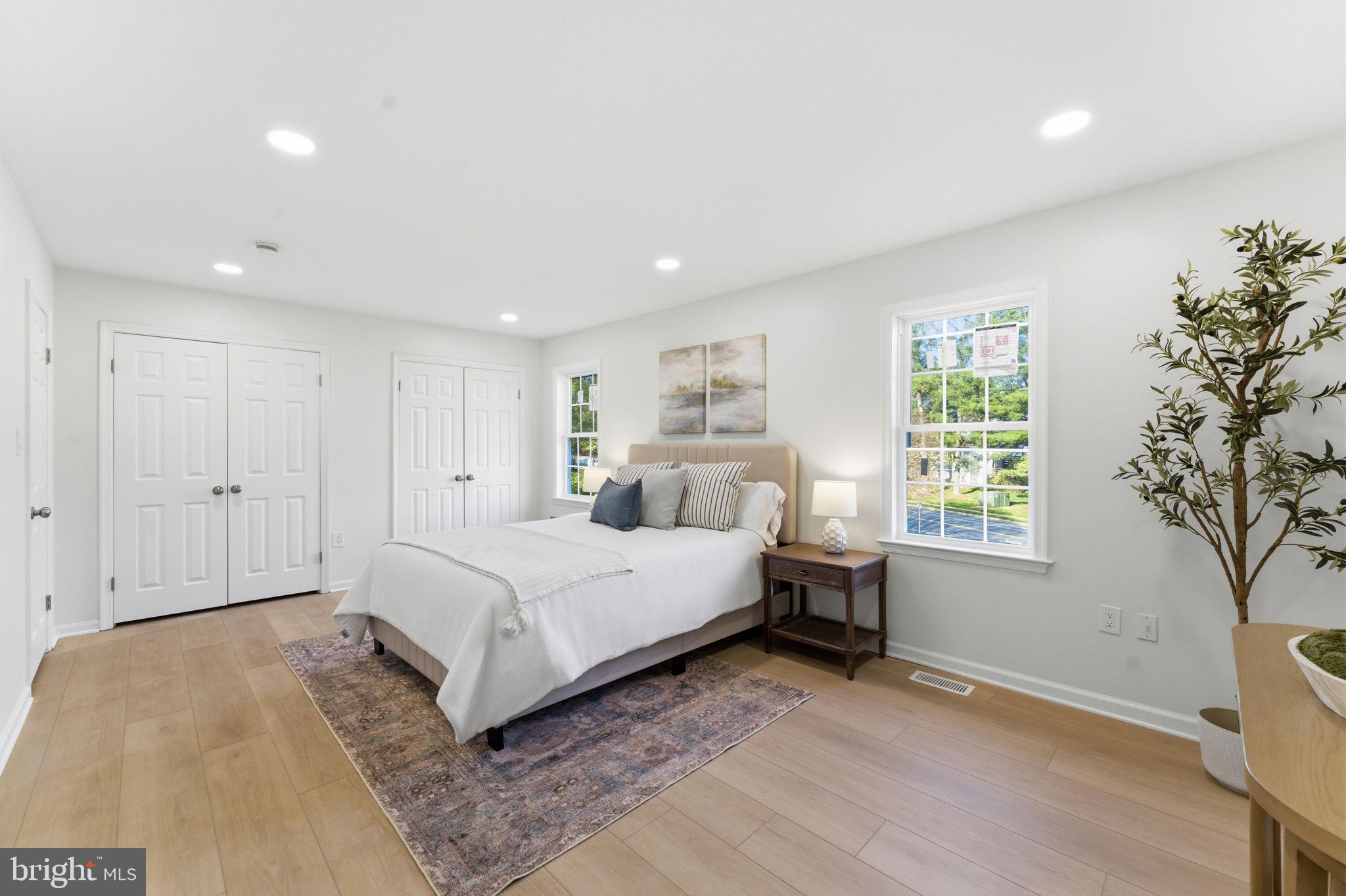 OAKTON VILLAGE - Residential