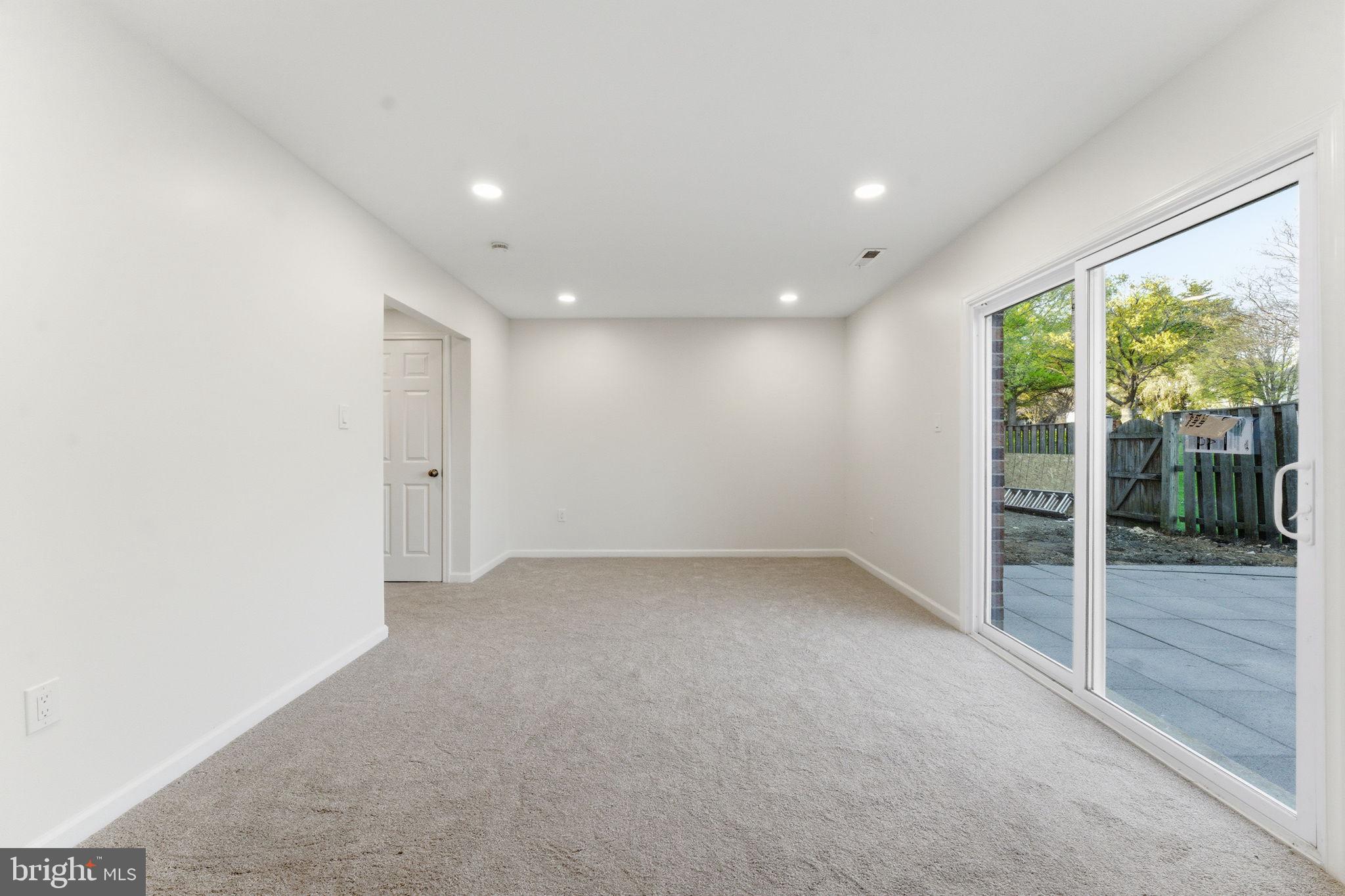 OAKTON VILLAGE - Residential