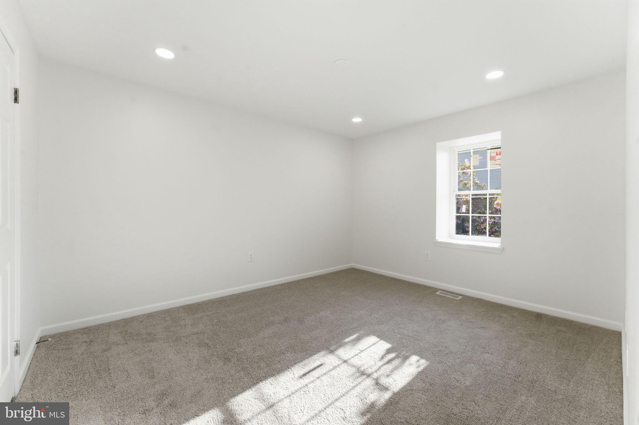 OAKTON VILLAGE - Residential