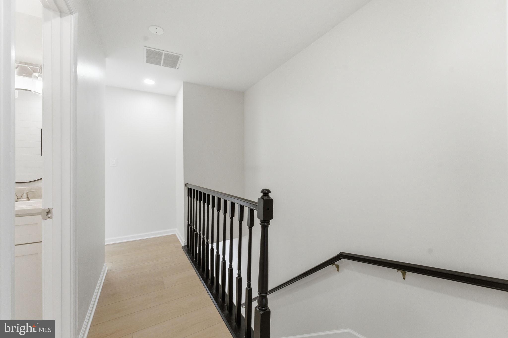 OAKTON VILLAGE - Residential