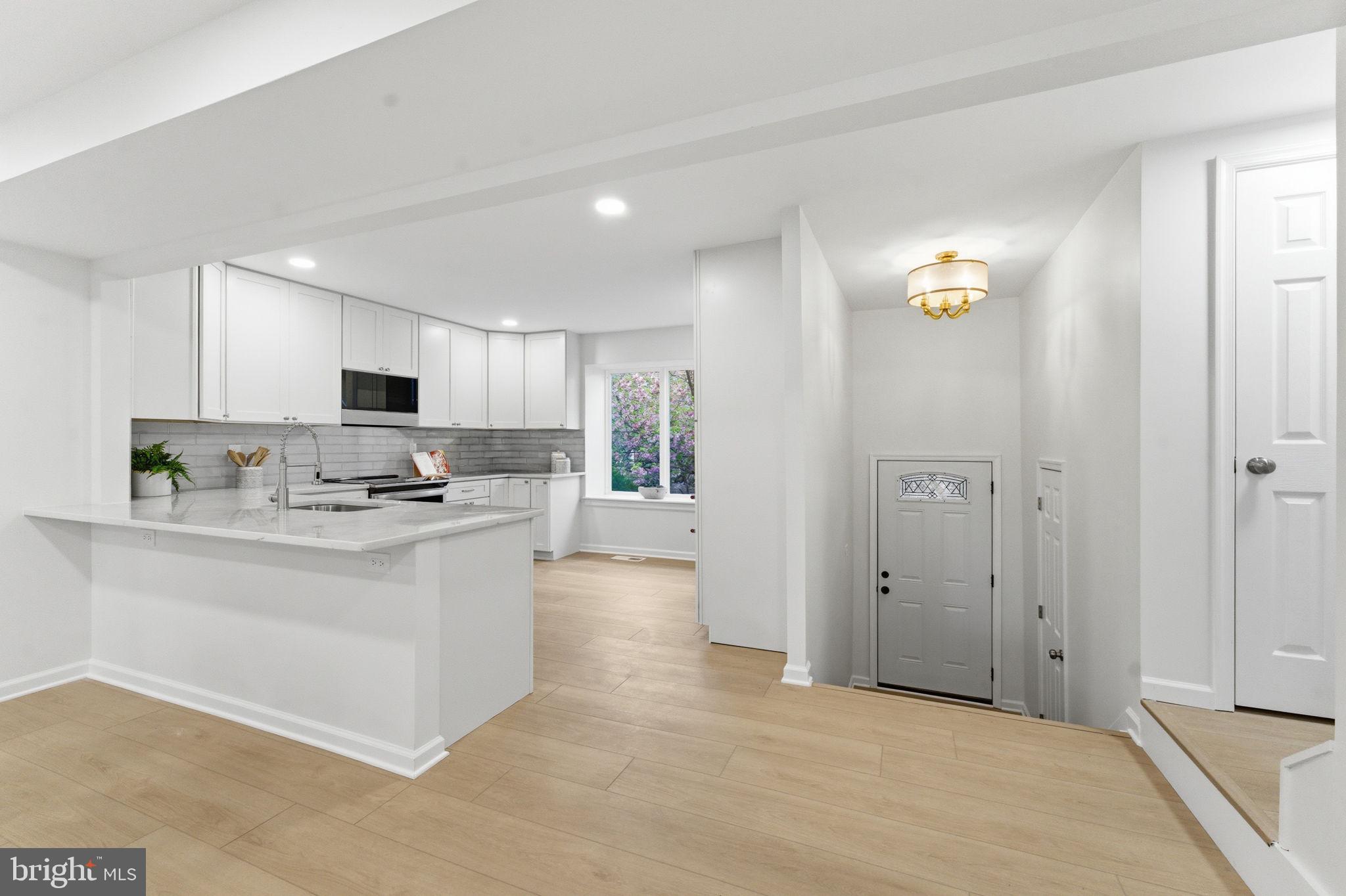 OAKTON VILLAGE - Residential