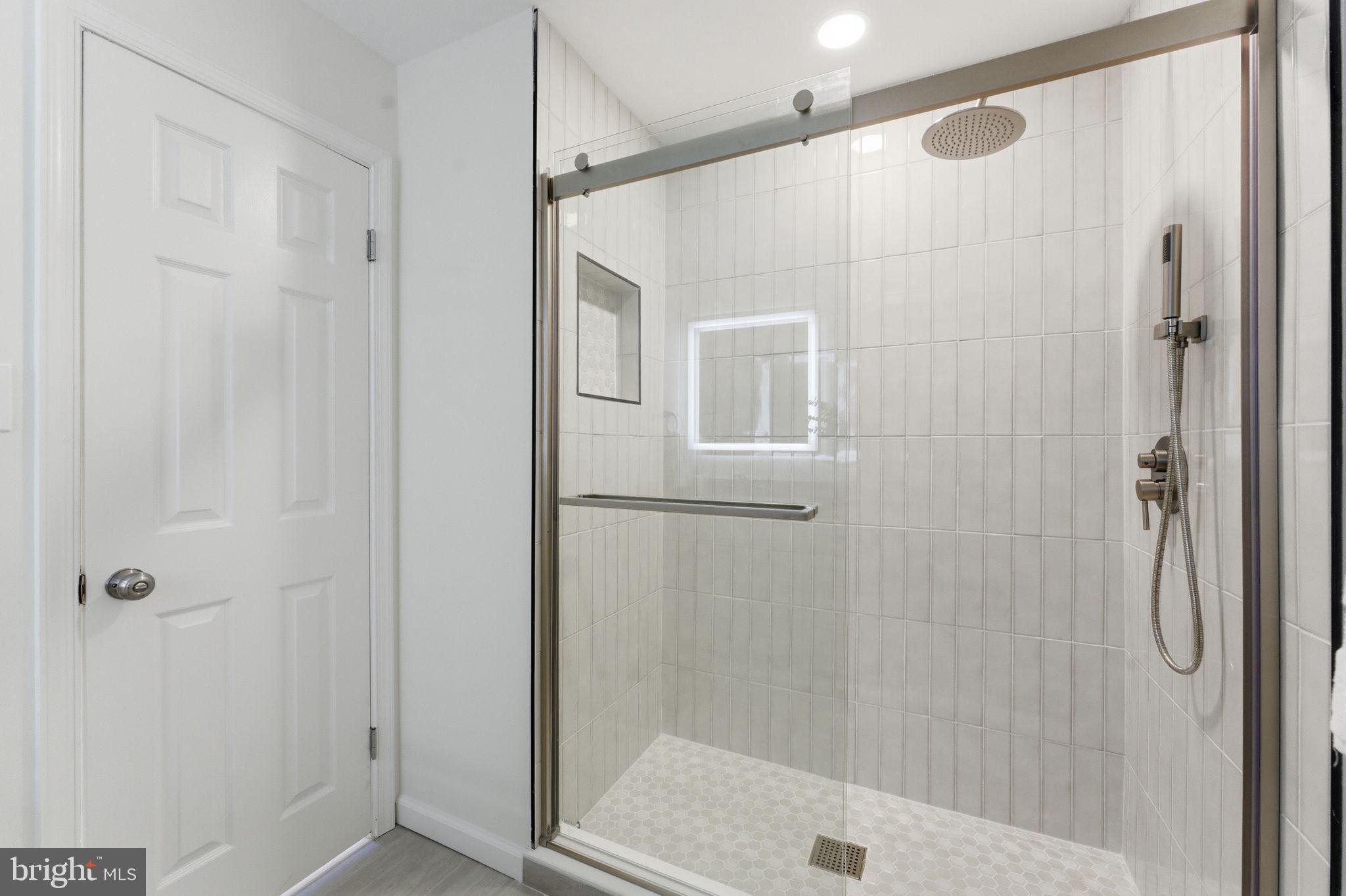 OAKTON VILLAGE - Residential