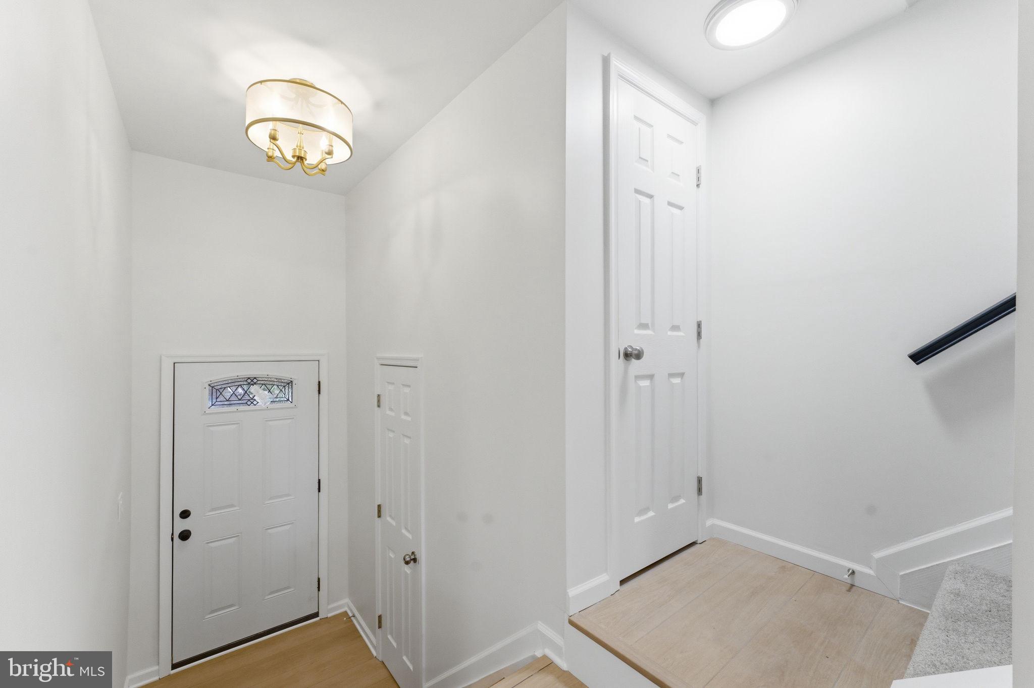 OAKTON VILLAGE - Residential