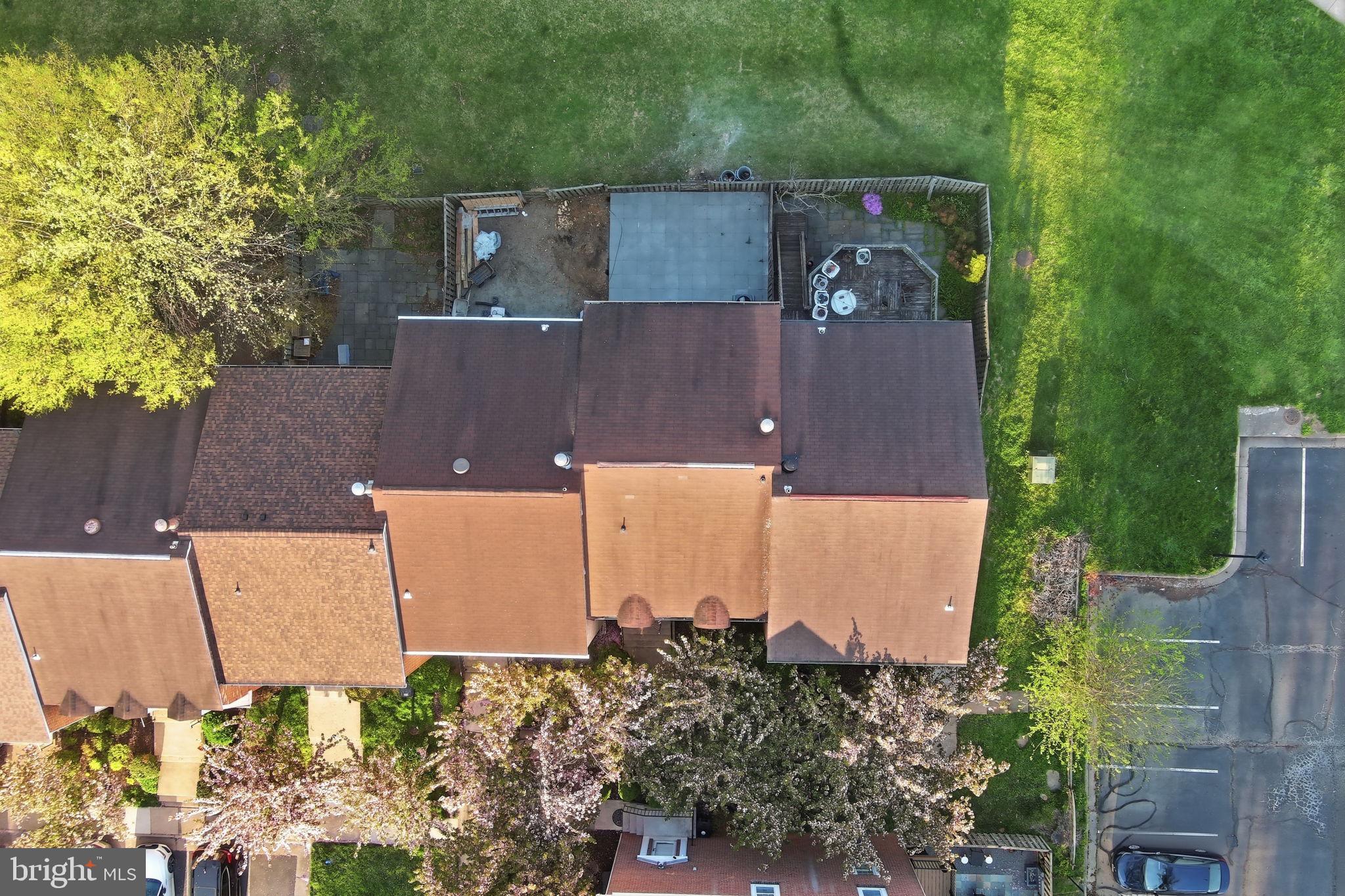 OAKTON VILLAGE - Residential