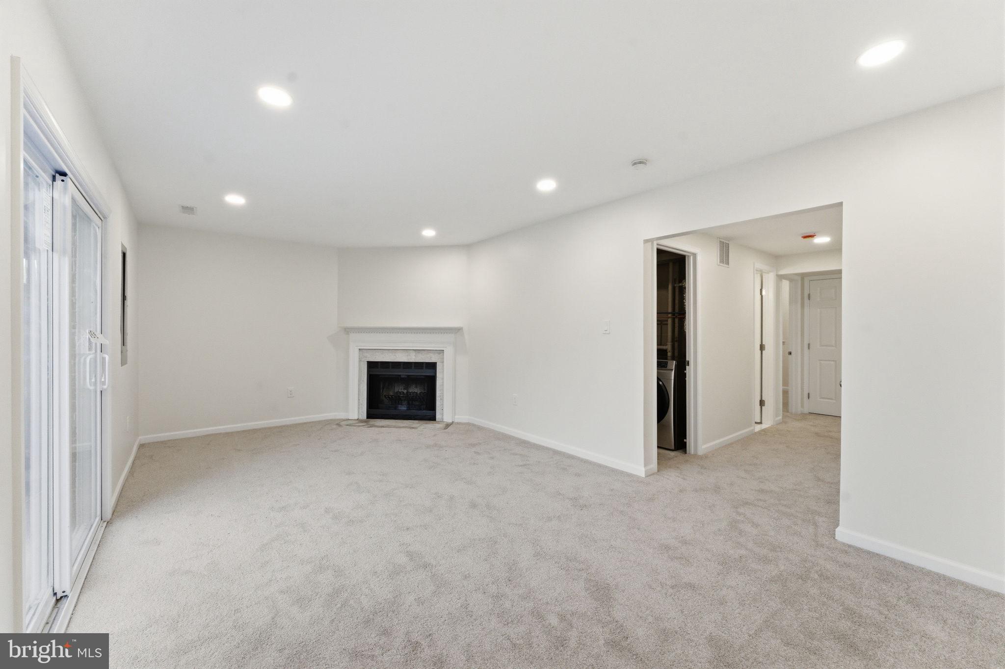 OAKTON VILLAGE - Residential