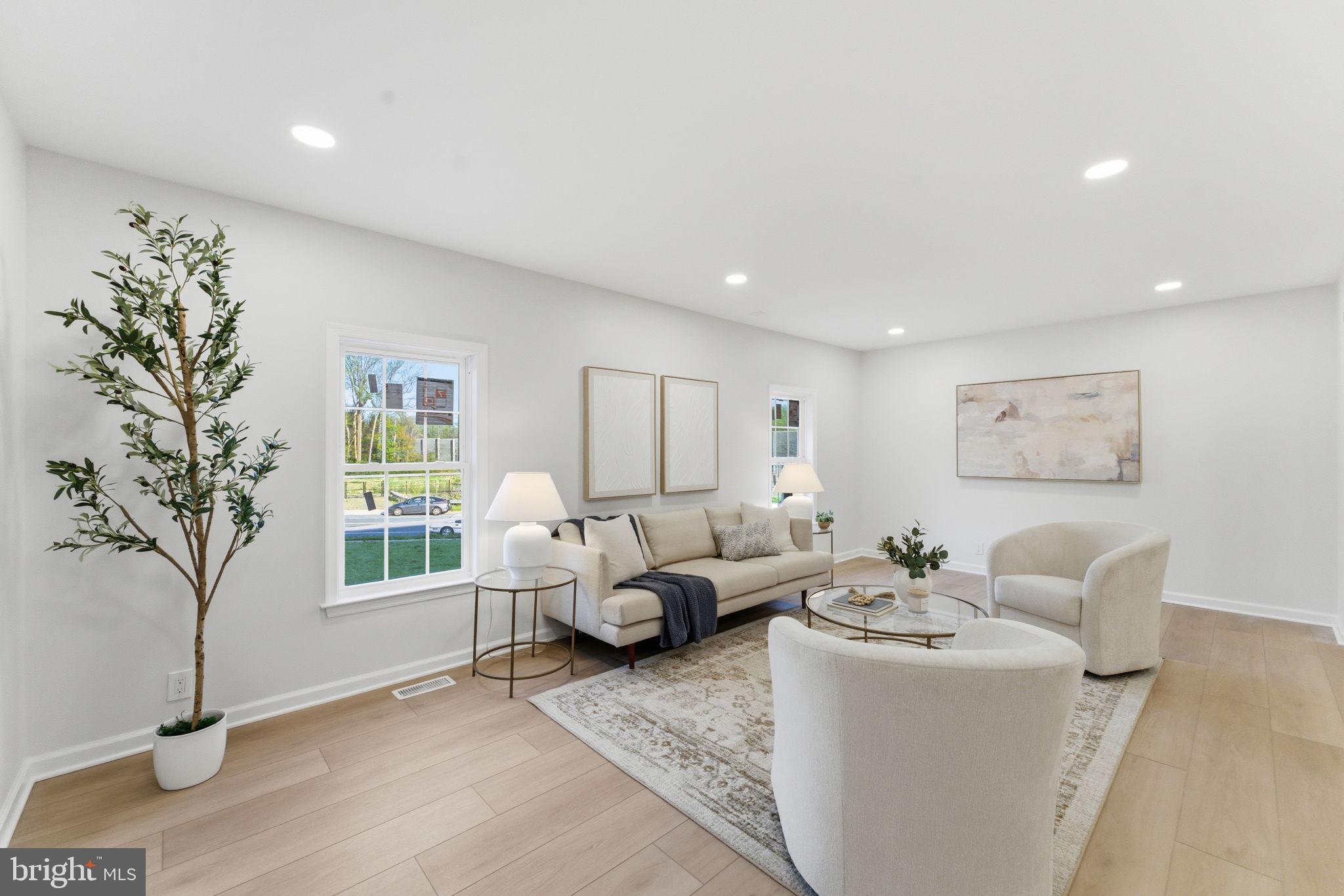 OAKTON VILLAGE - Residential