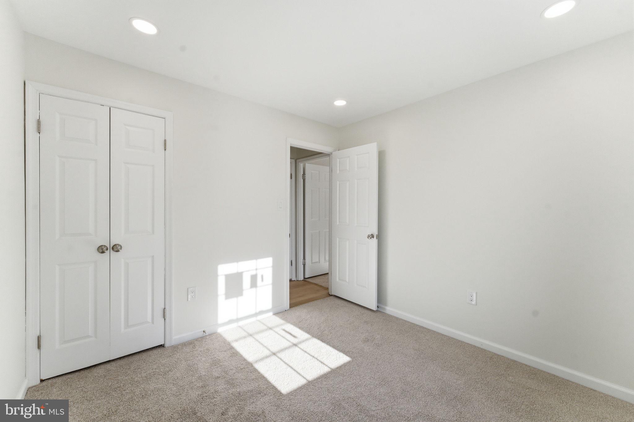 OAKTON VILLAGE - Residential