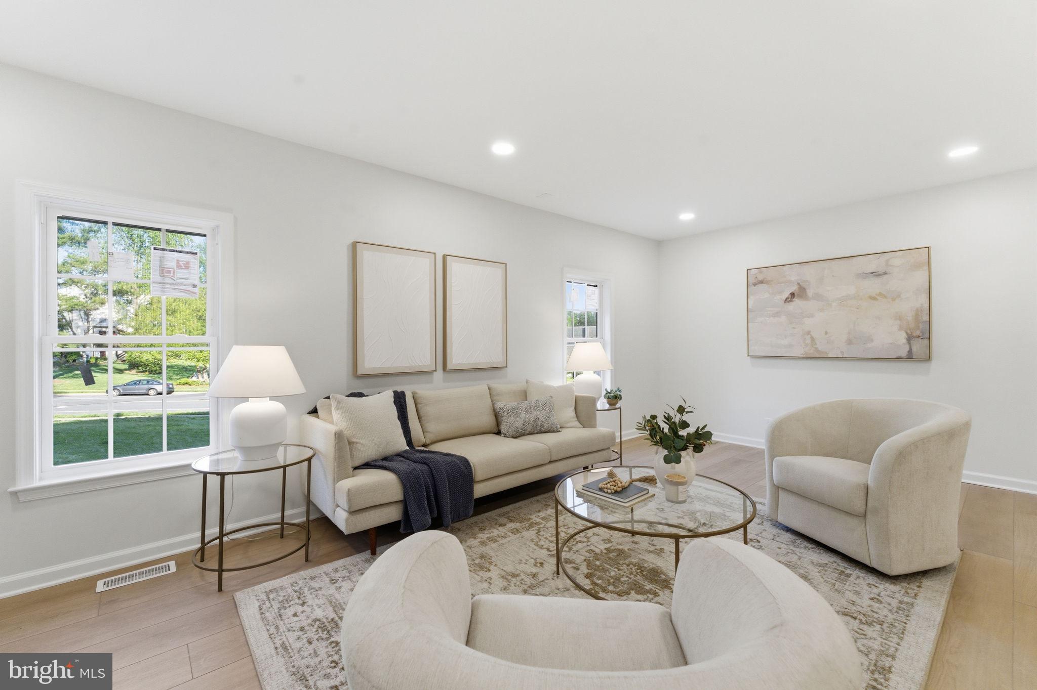 OAKTON VILLAGE - Residential