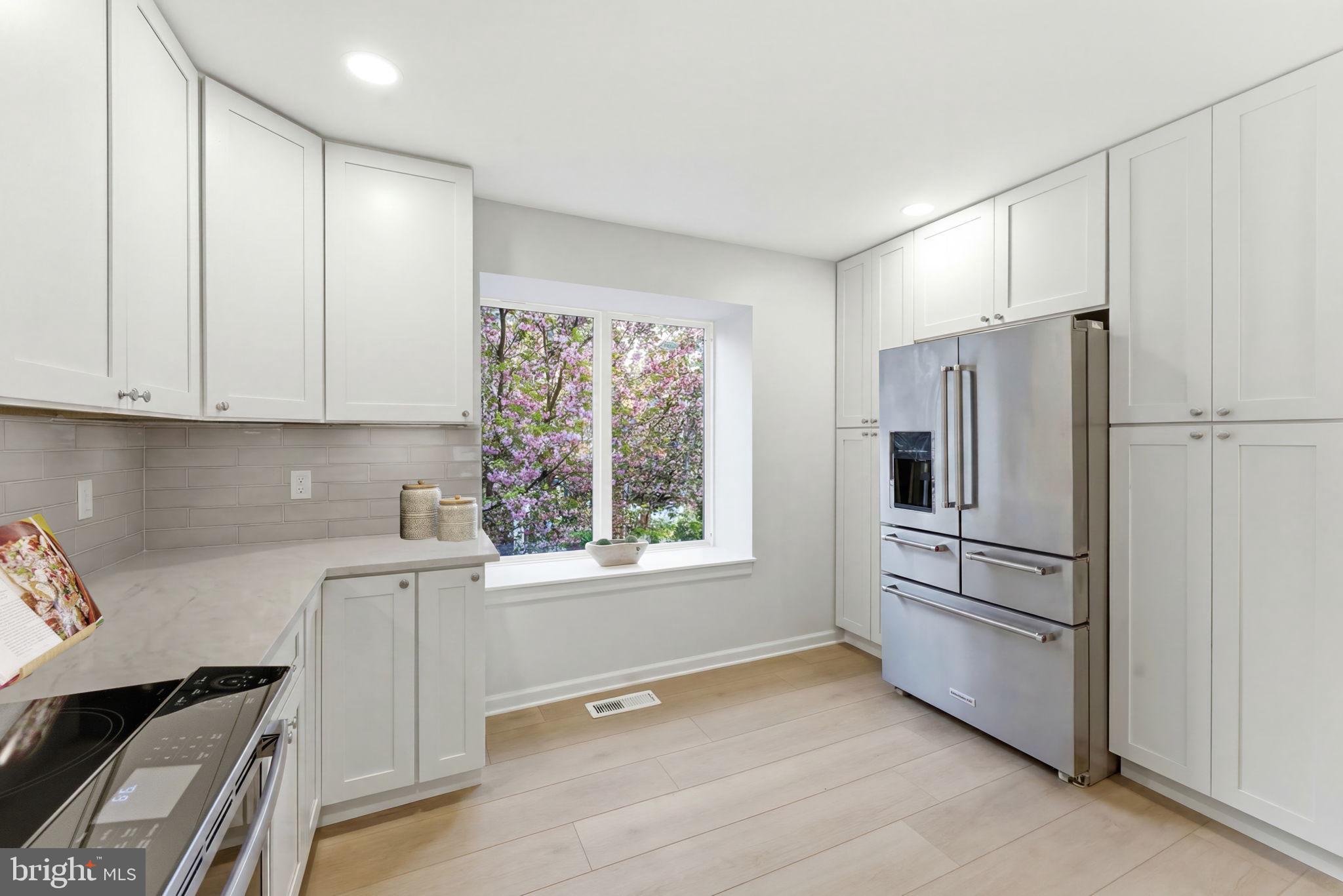 OAKTON VILLAGE - Residential