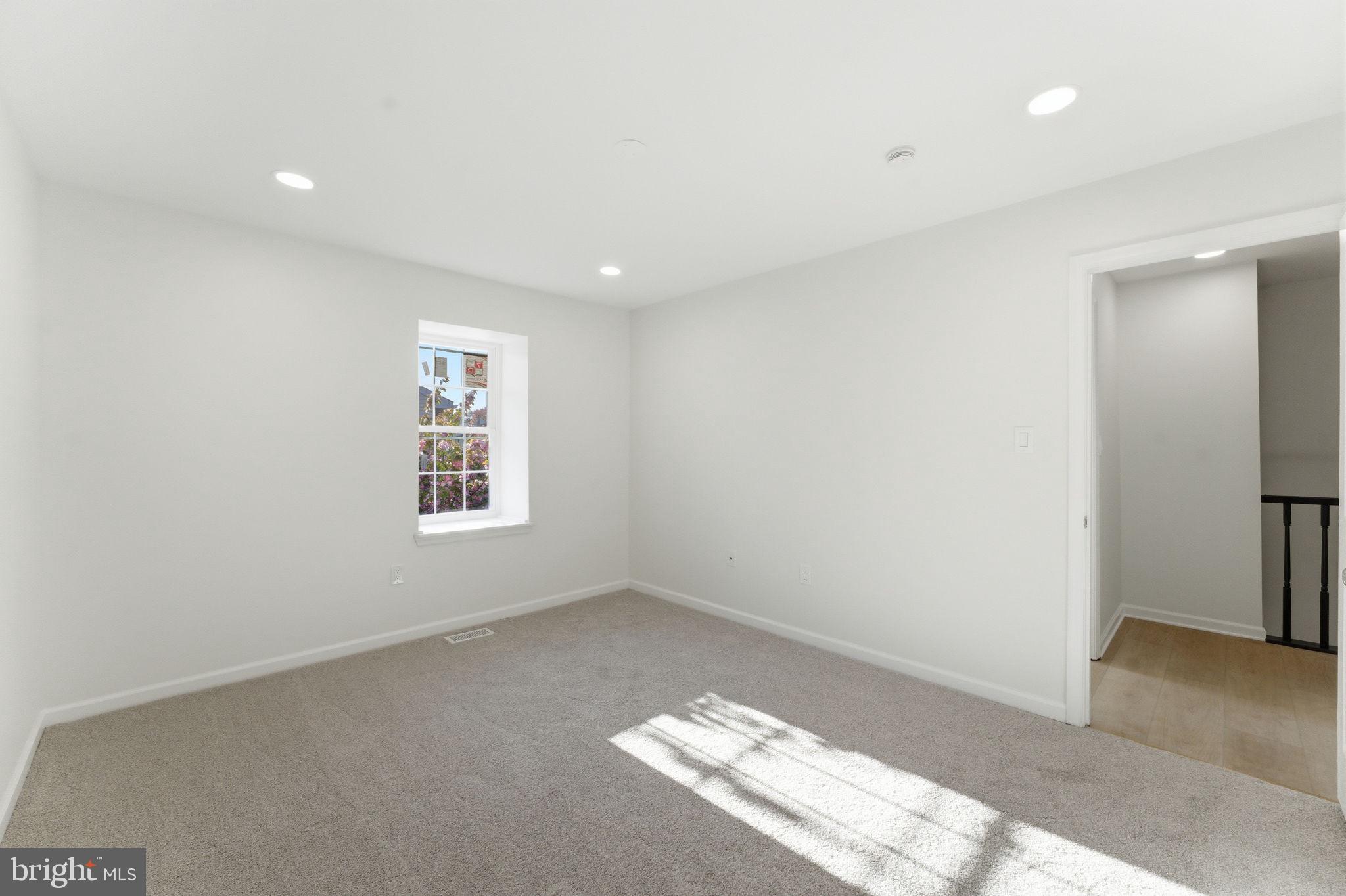 OAKTON VILLAGE - Residential