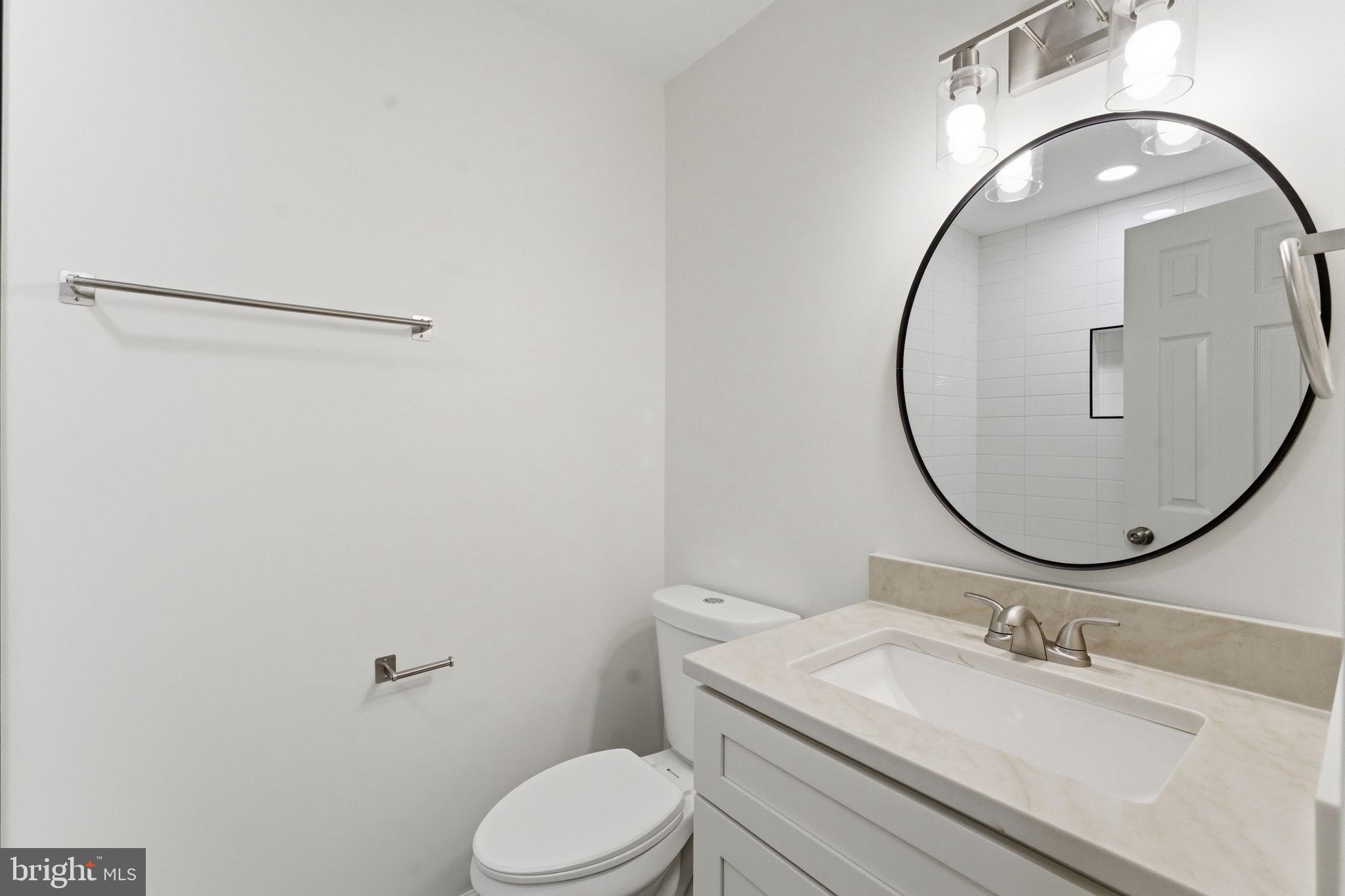 OAKTON VILLAGE - Residential