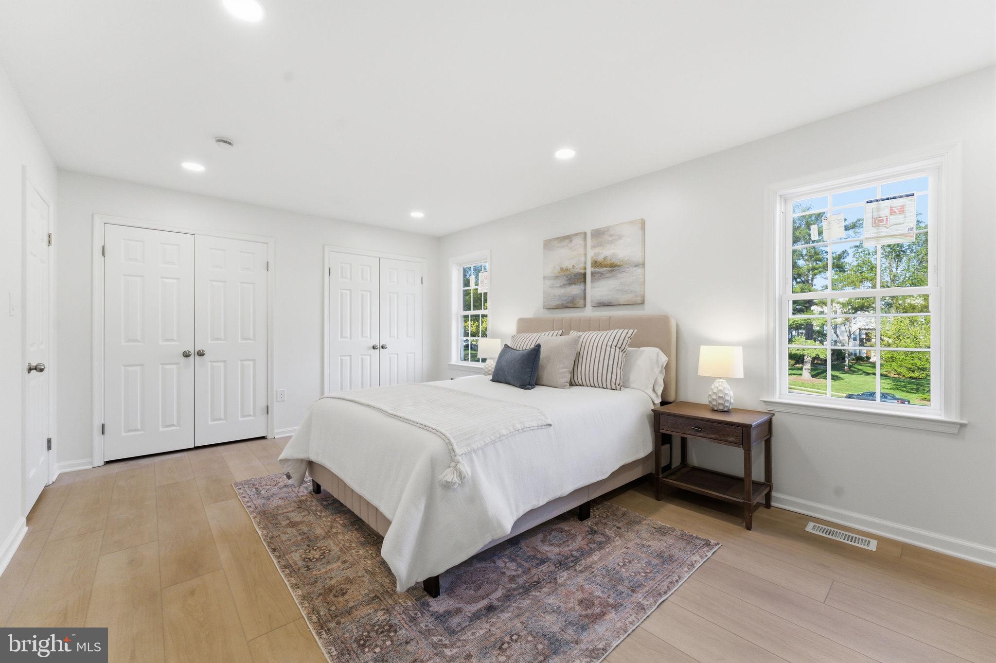 OAKTON VILLAGE - Residential