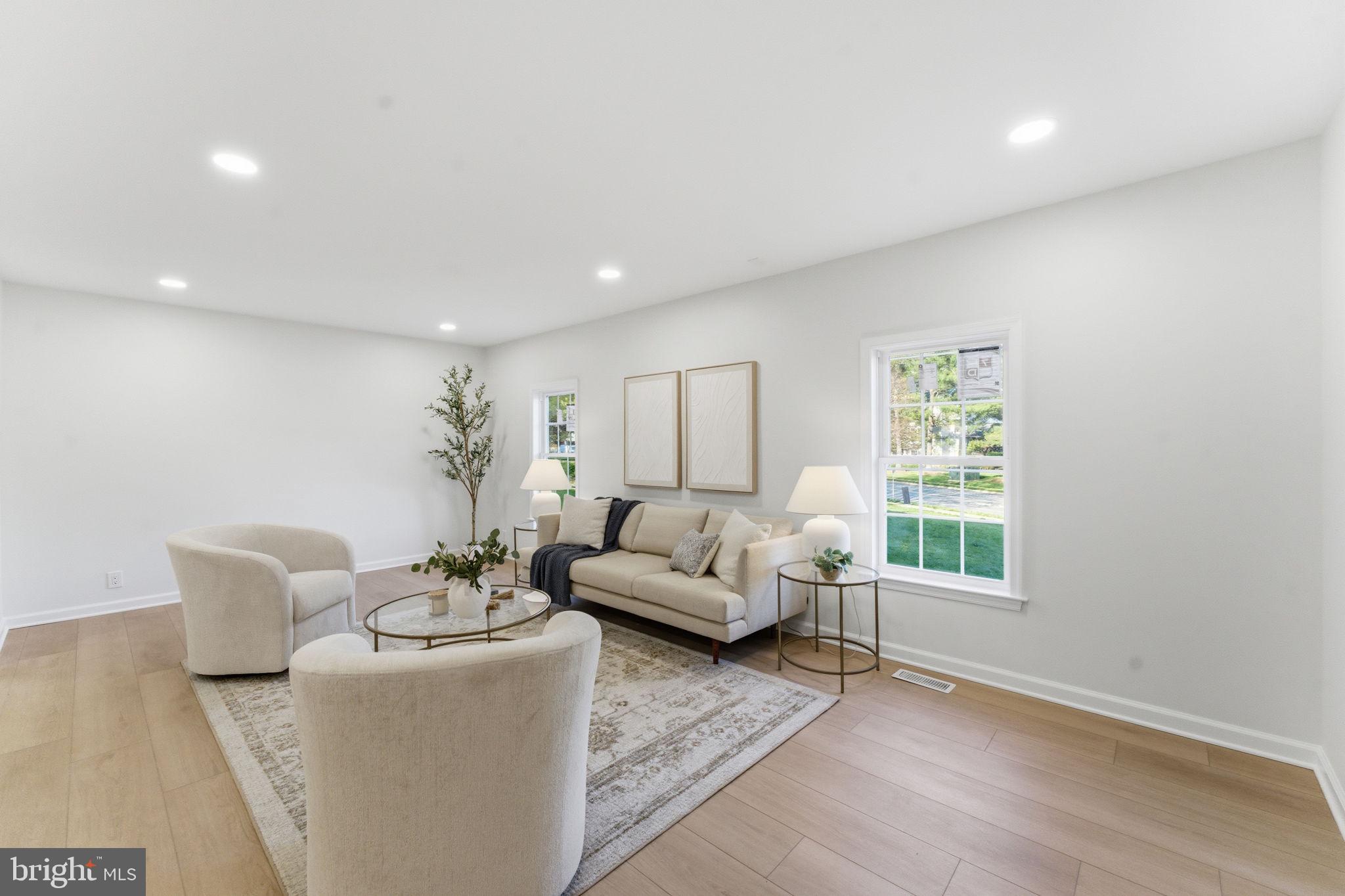 OAKTON VILLAGE - Residential